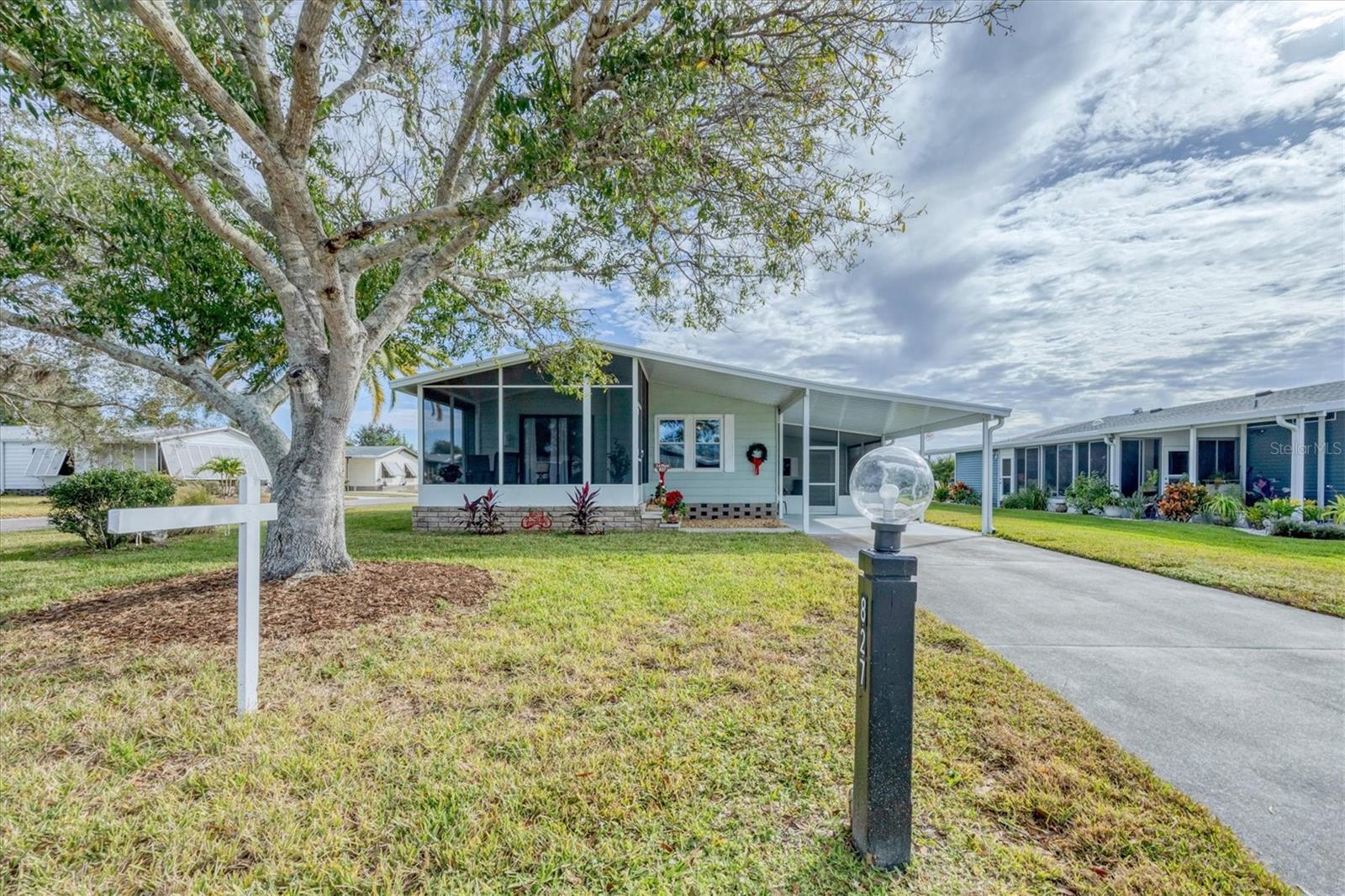 Image 3 of 47 For 827 Tangerine Woods Boulevard