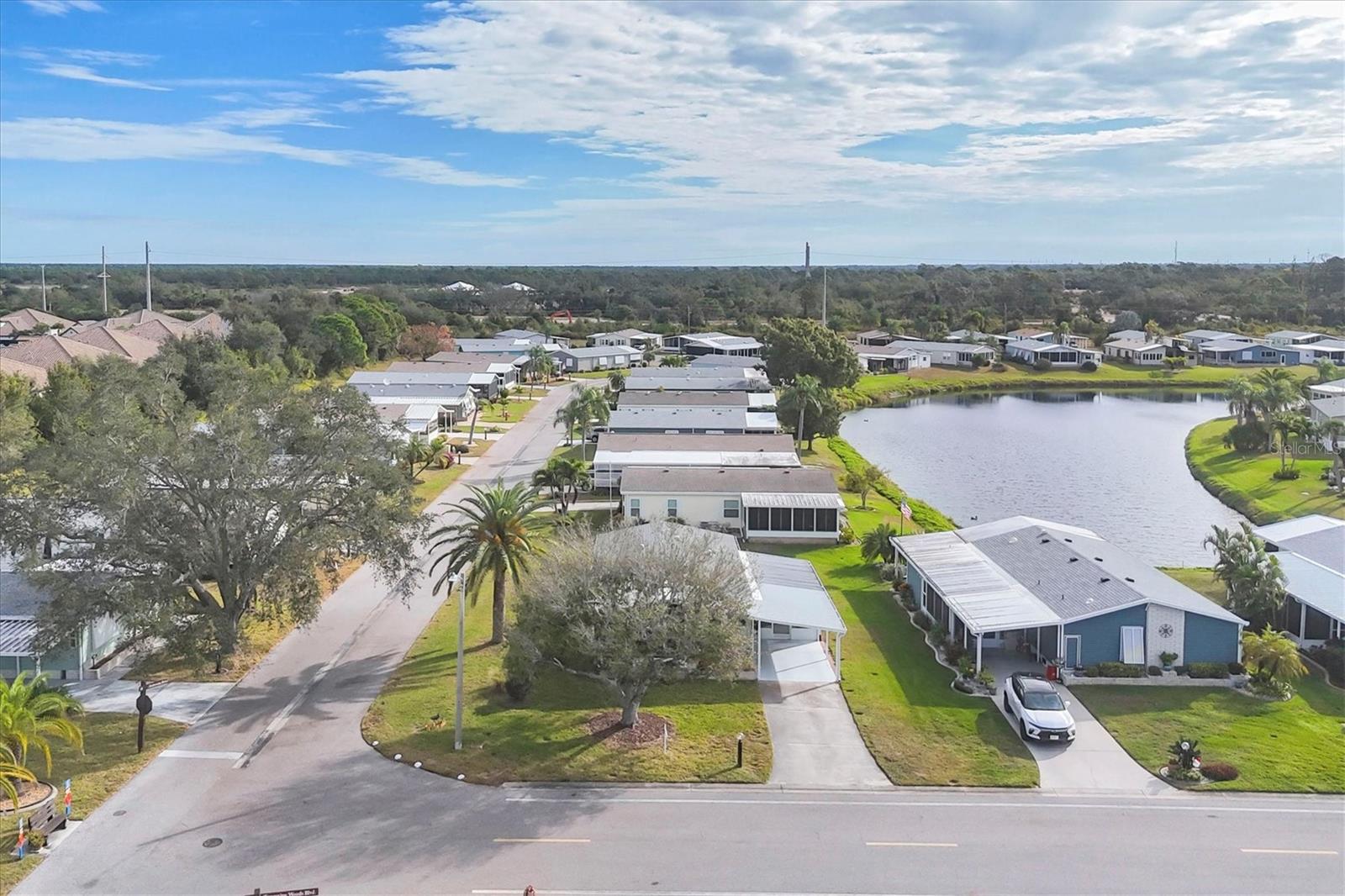 Image 5 of 47 For 827 Tangerine Woods Boulevard