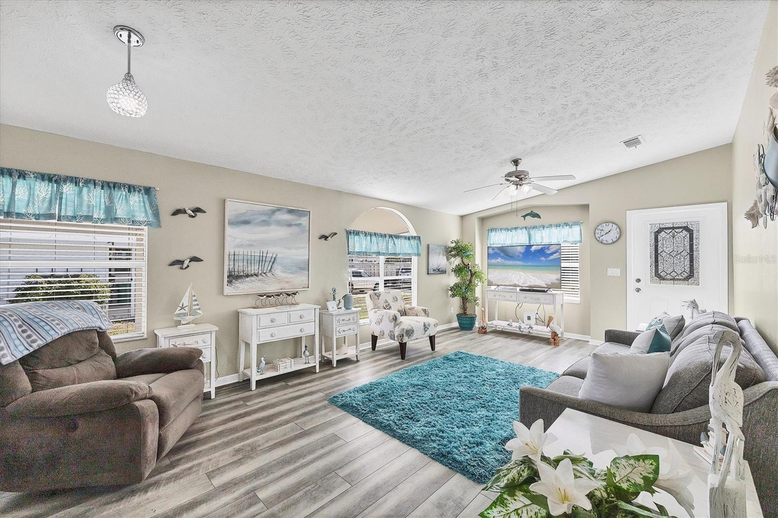 Image 12 of 38 For 9086 Pinehaven Way