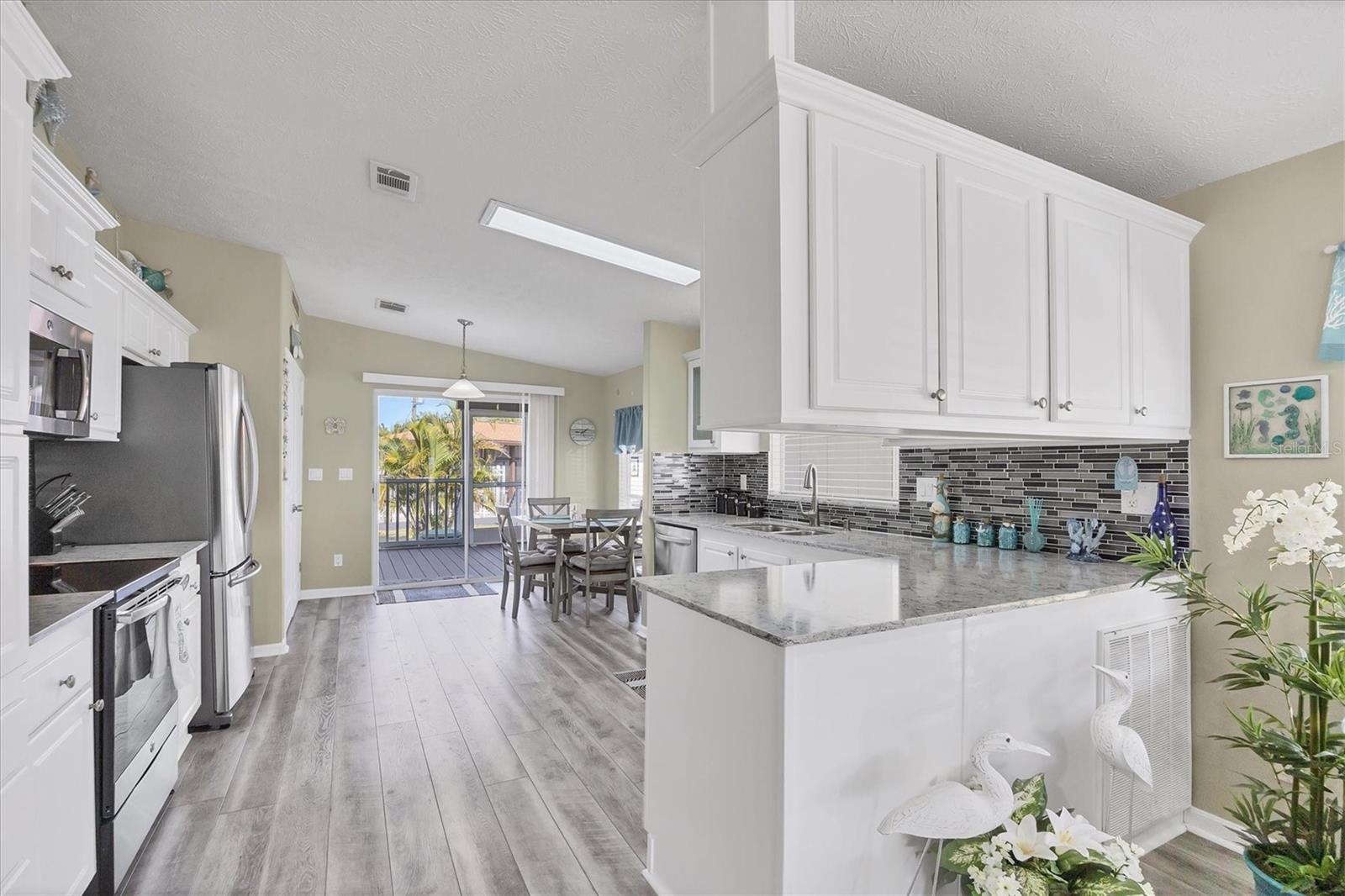 Image 13 of 38 For 9086 Pinehaven Way