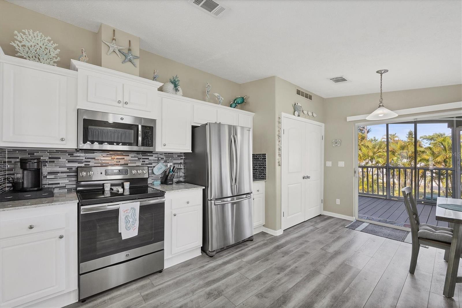 Image 14 of 38 For 9086 Pinehaven Way