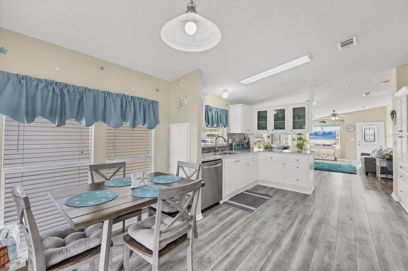 Image 19 of 38 For 9086 Pinehaven Way