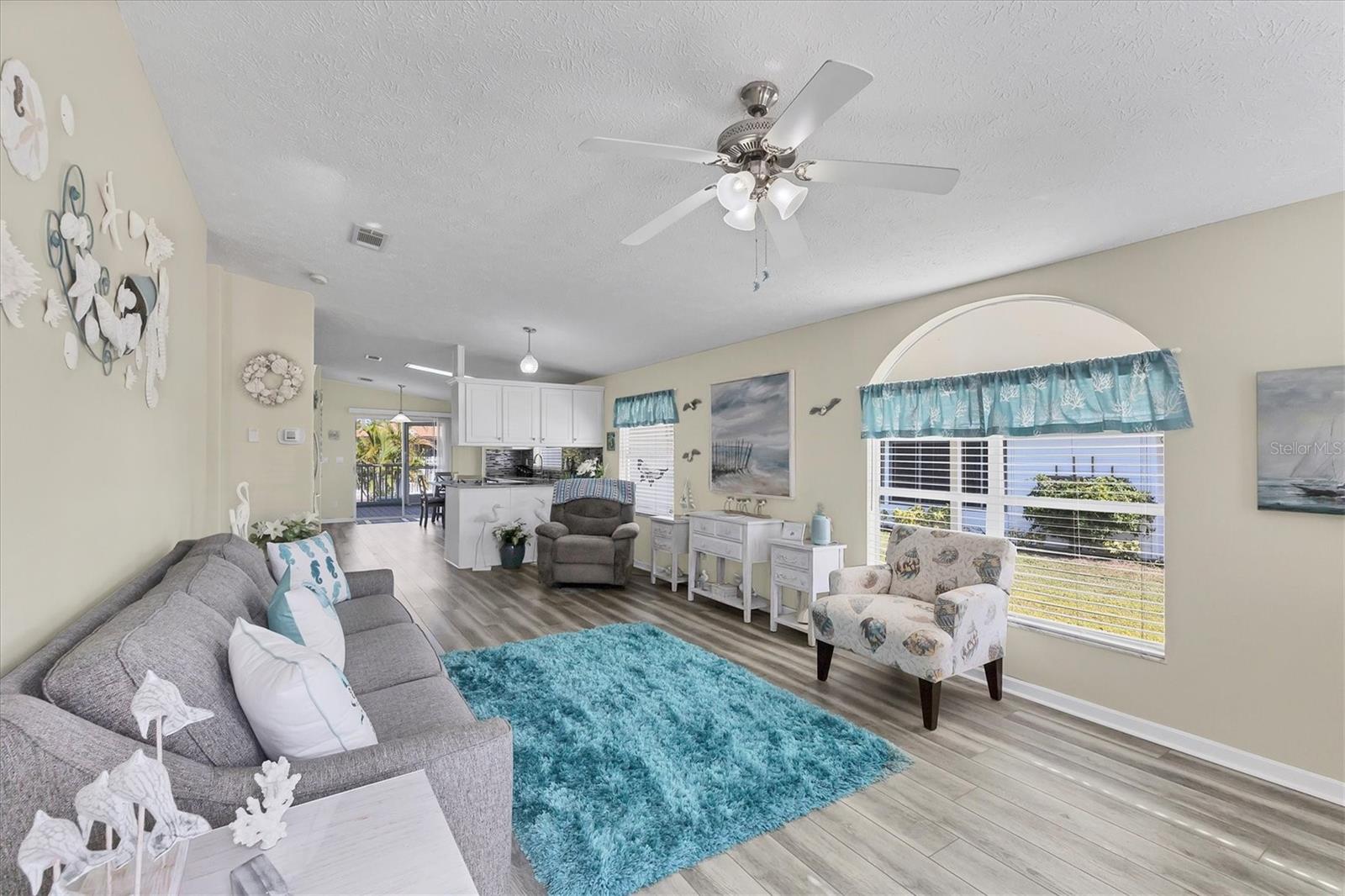 Image 9 of 38 For 9086 Pinehaven Way