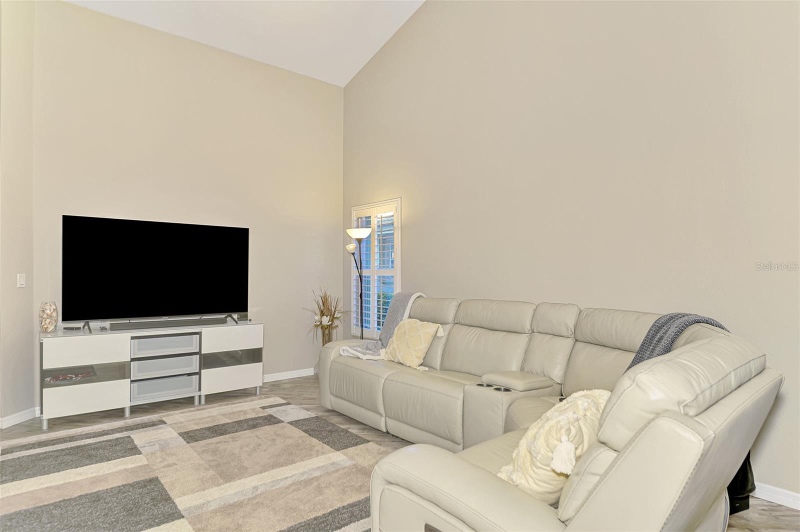 Image 12 of 69 For 8377 Parkside Drive