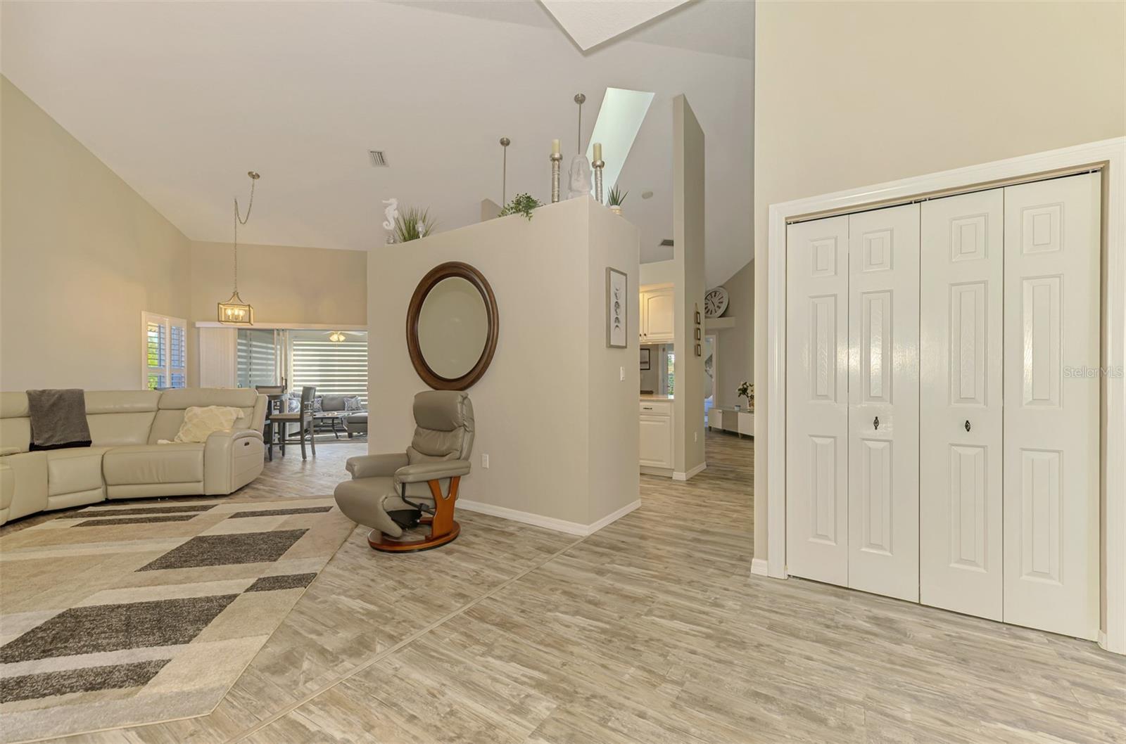 Image 15 of 69 For 8377 Parkside Drive