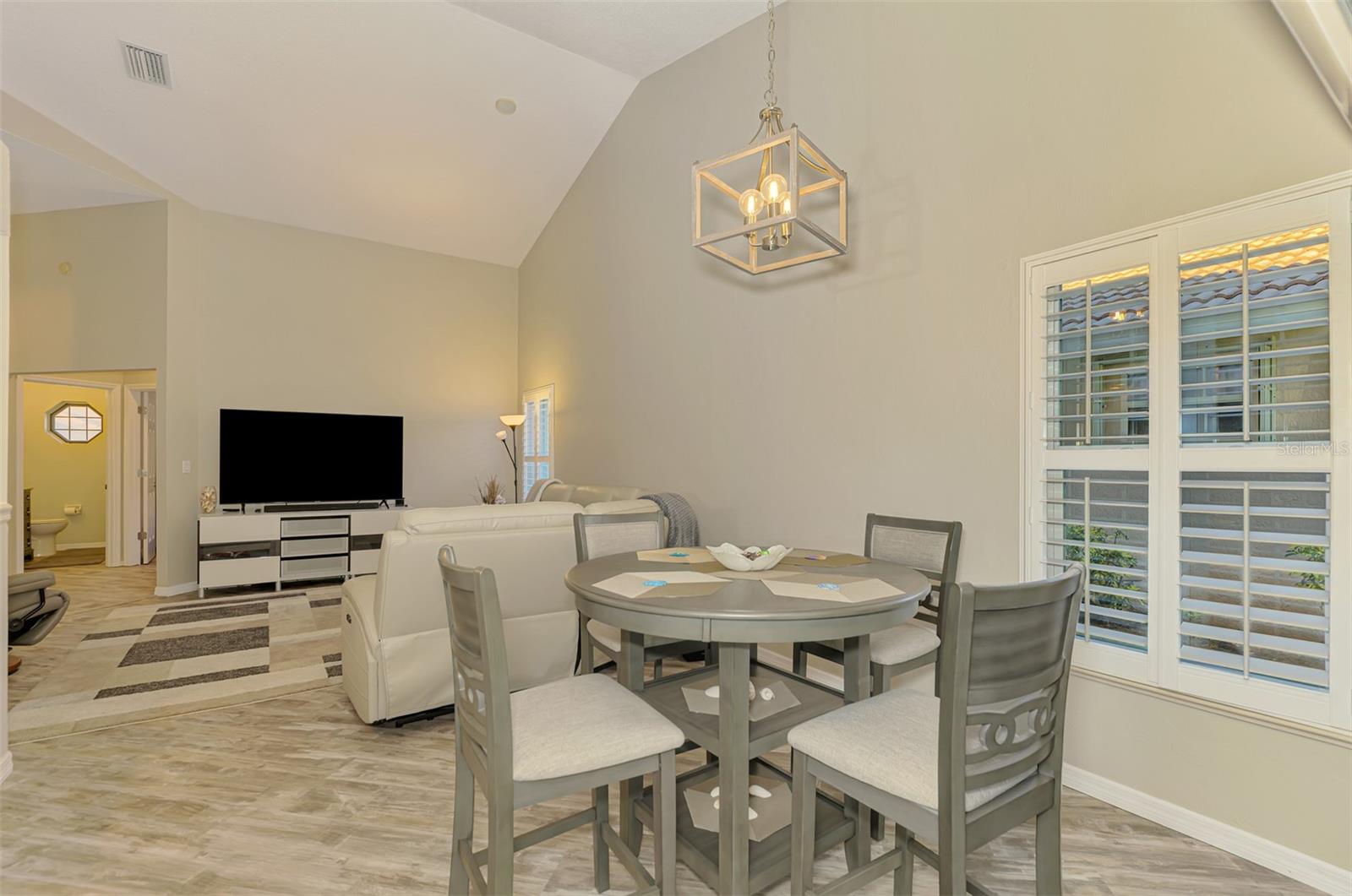 Image 17 of 69 For 8377 Parkside Drive