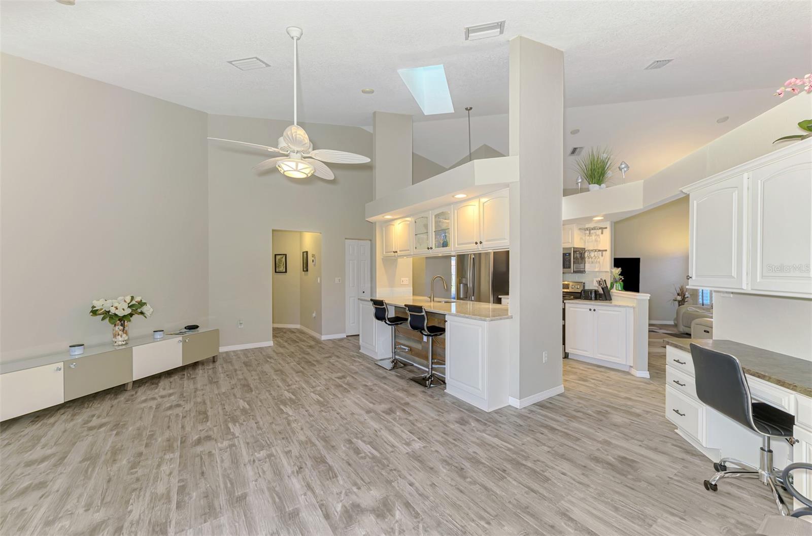 Image 21 of 69 For 8377 Parkside Drive