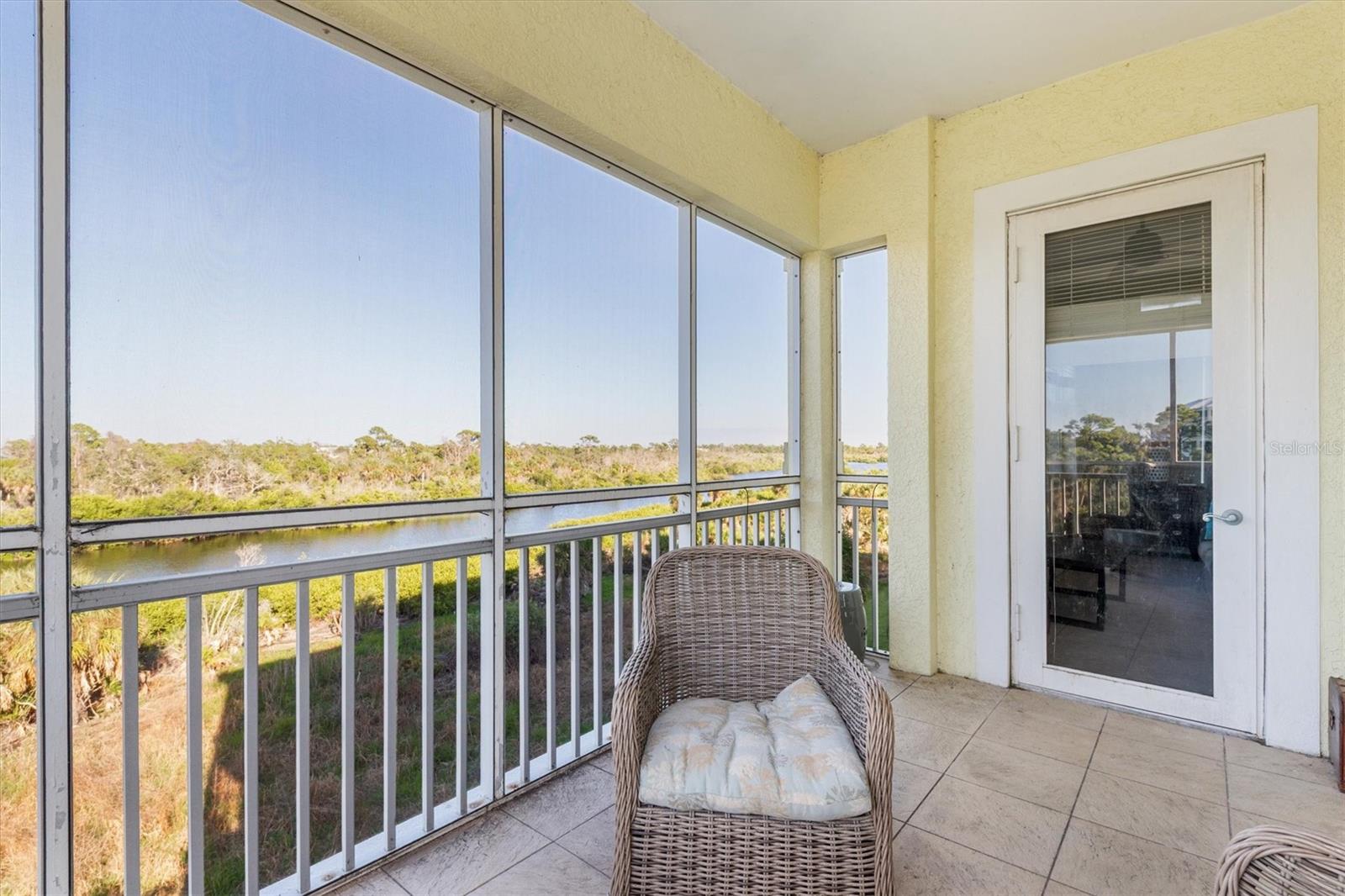 Image 15 of 55 For 10501 Amberjack Way 201