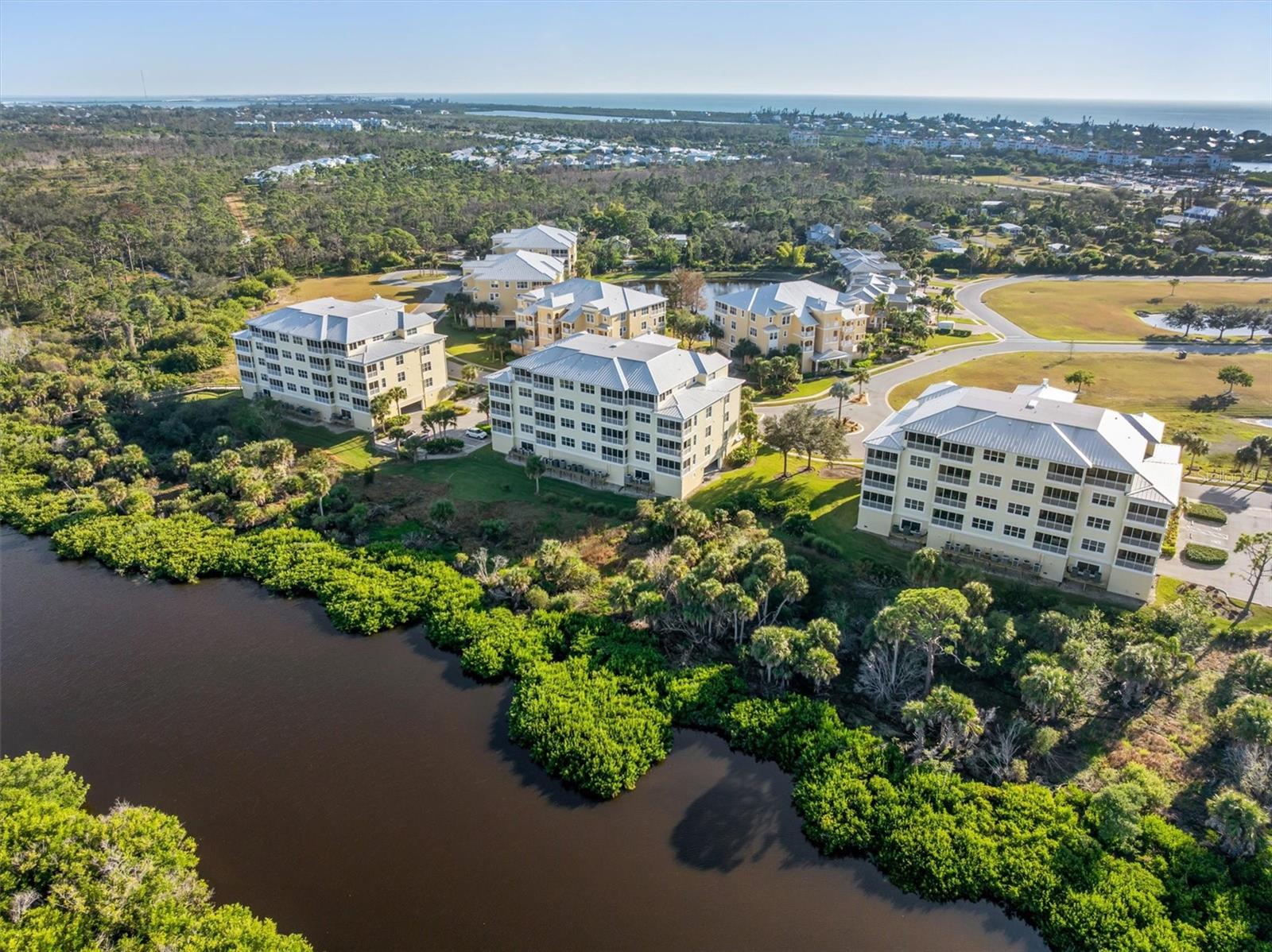 Image 31 of 55 For 10501 Amberjack Way 201