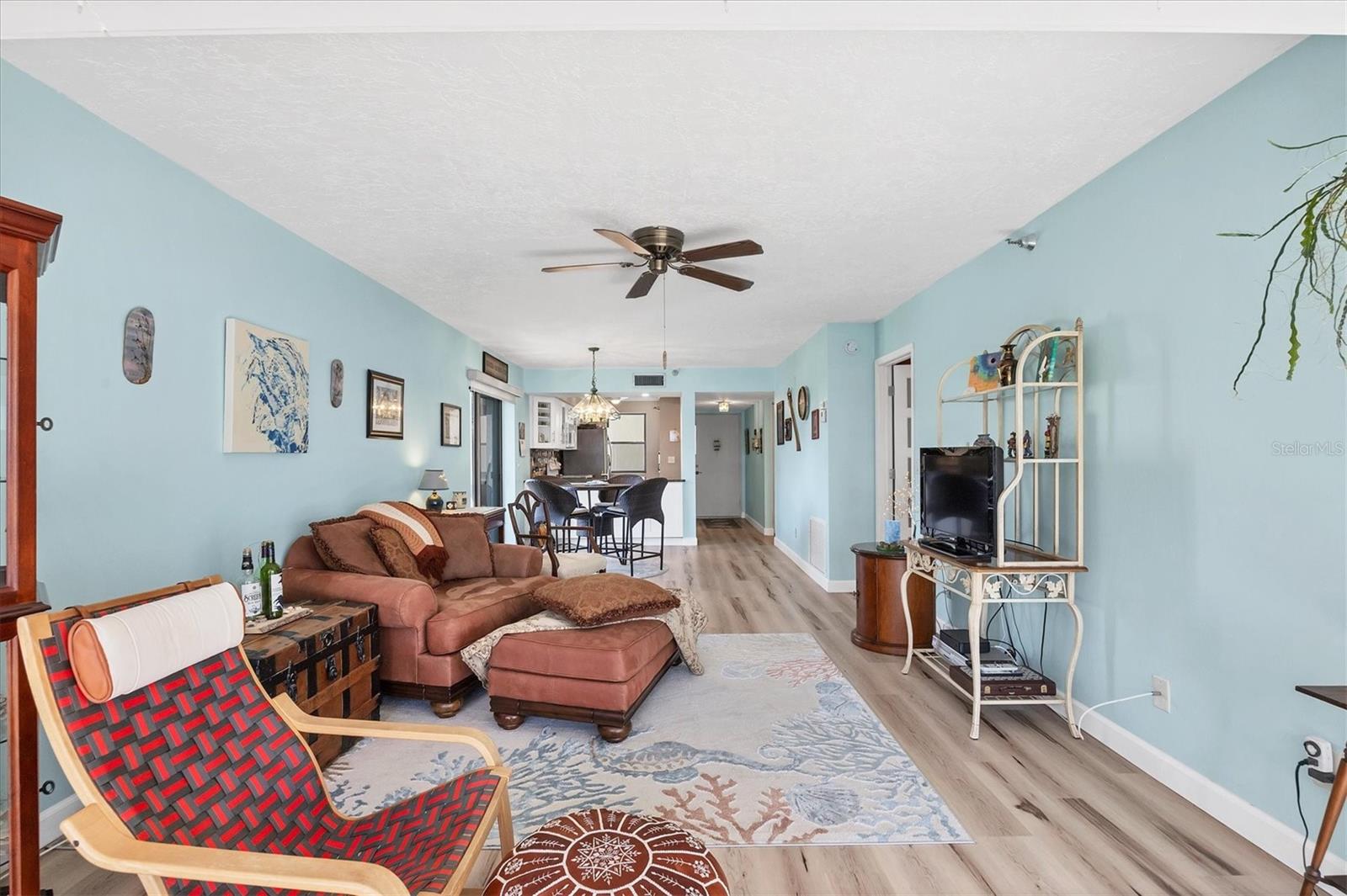 Image 13 of 44 For 1501 Beach Road 307