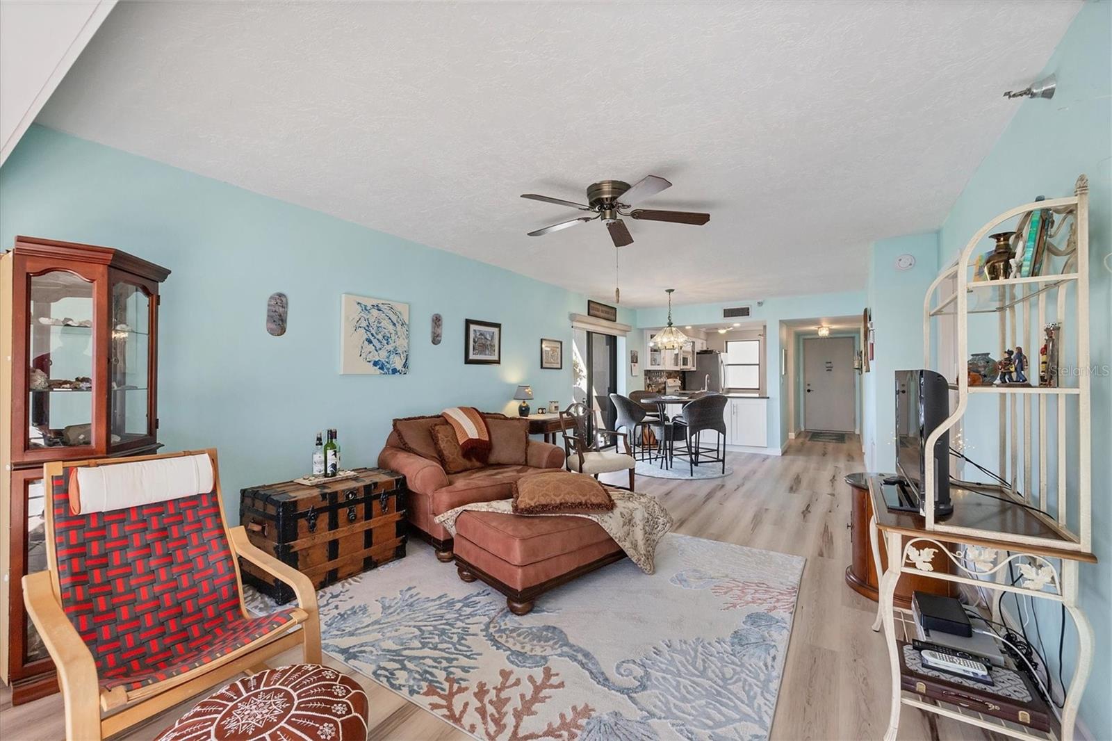 Image 14 of 44 For 1501 Beach Road 307