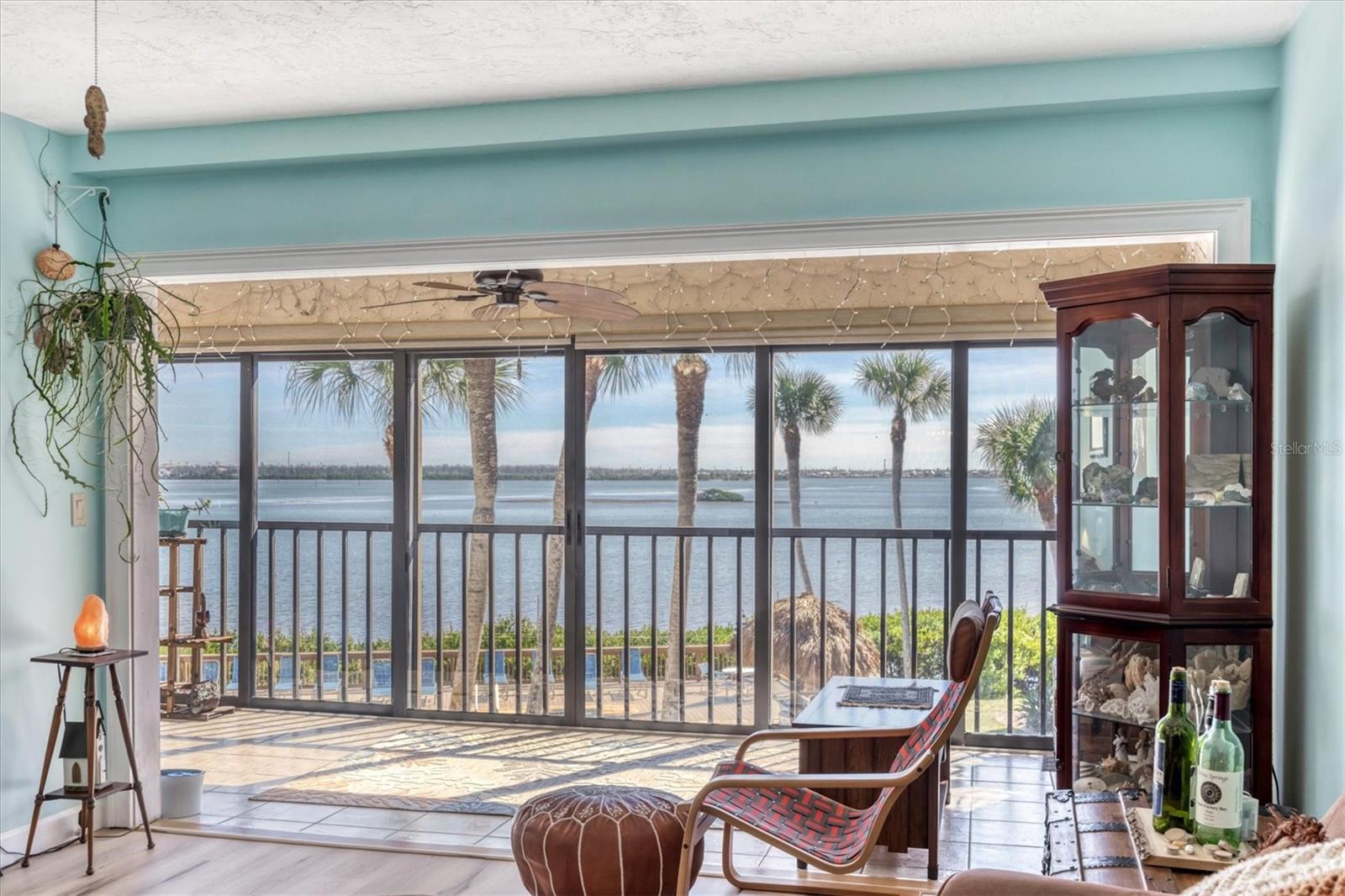 Image 18 of 44 For 1501 Beach Road 307