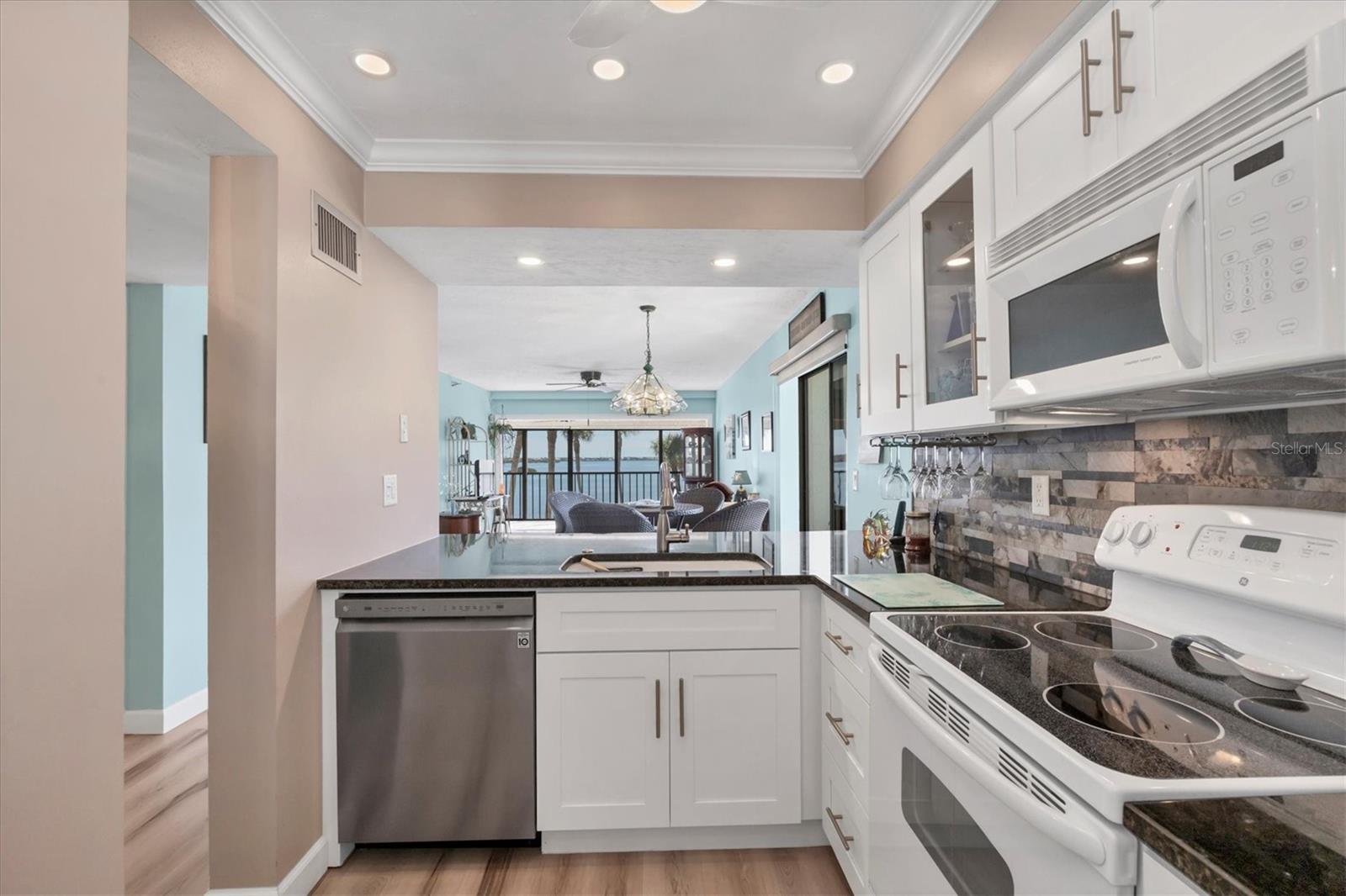 Image 6 of 44 For 1501 Beach Road 307