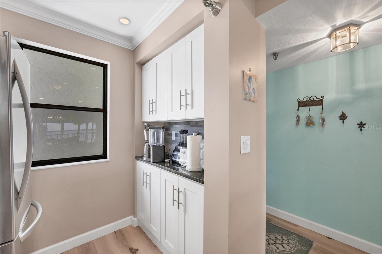 Image 7 of 44 For 1501 Beach Road 307