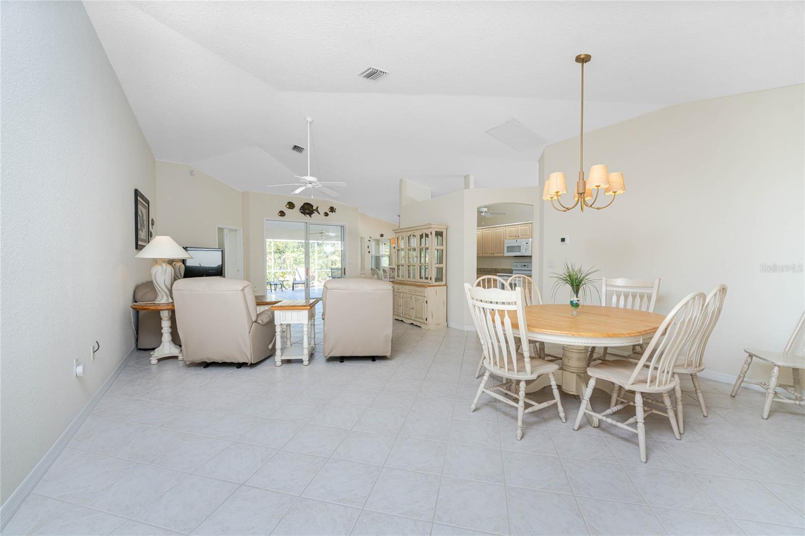 Image 10 of 62 For 8460 Gateway Court