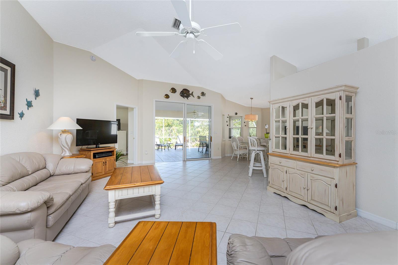 Image 13 of 62 For 8460 Gateway Court