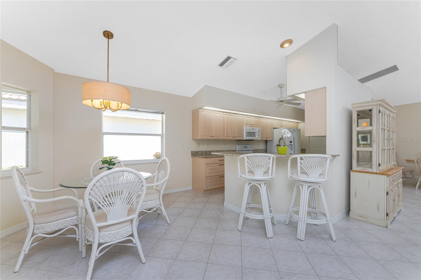 Image 21 of 62 For 8460 Gateway Court