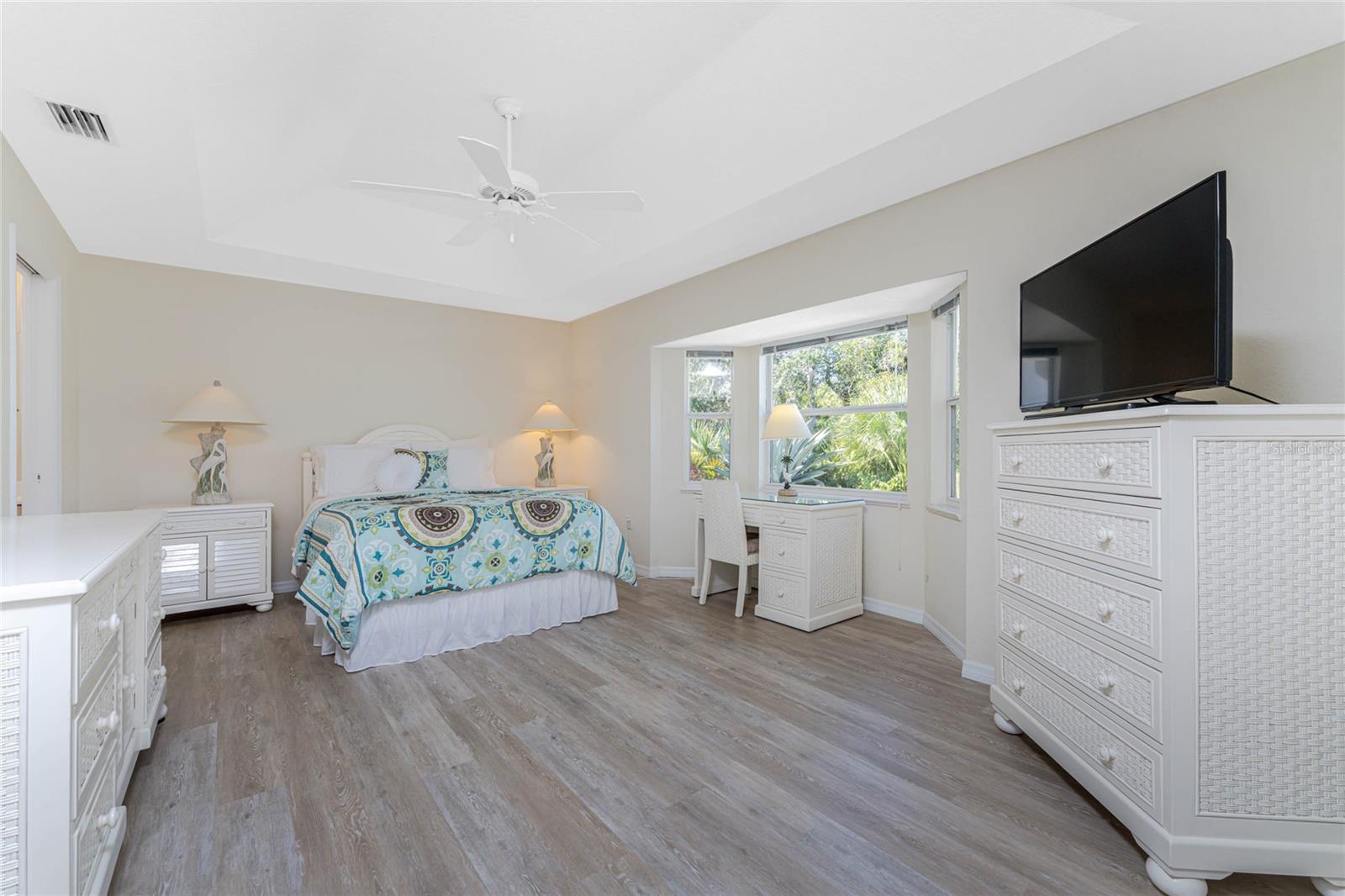 Image 23 of 62 For 8460 Gateway Court