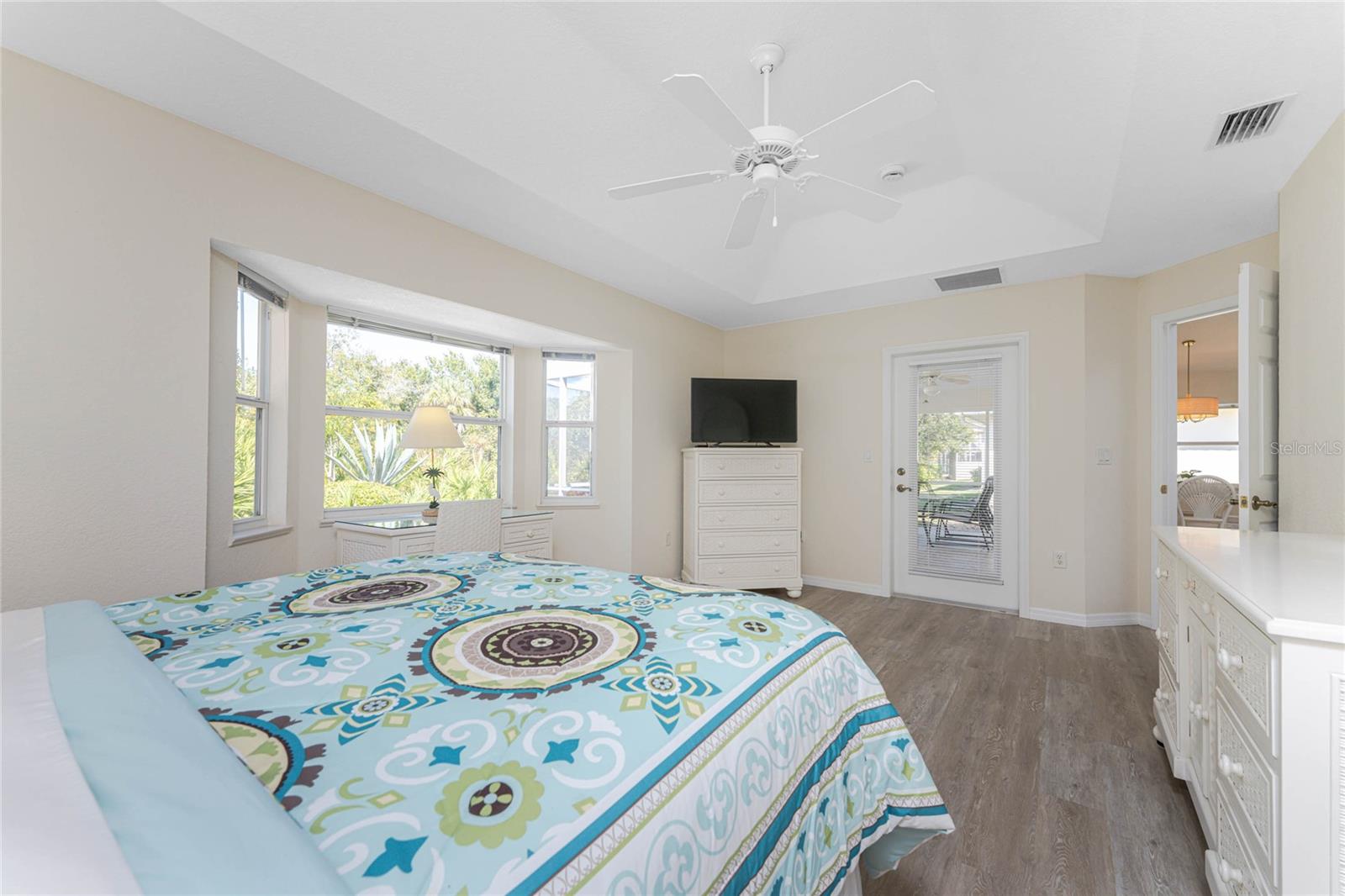 Image 24 of 62 For 8460 Gateway Court