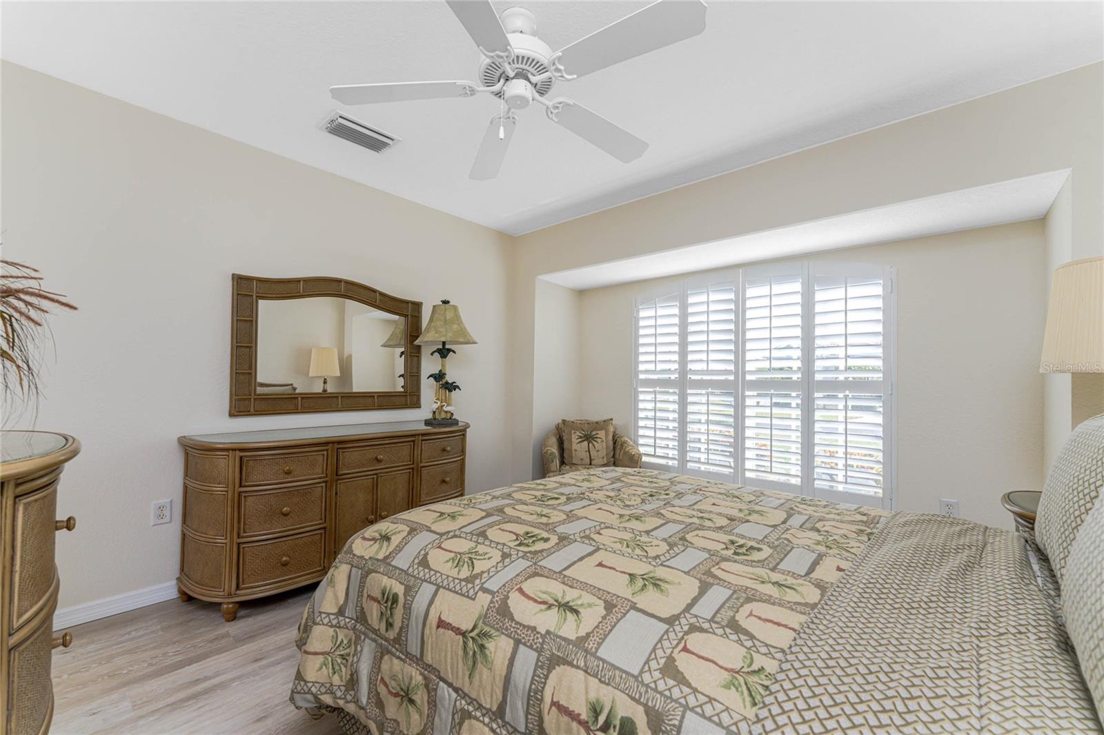 Image 31 of 62 For 8460 Gateway Court