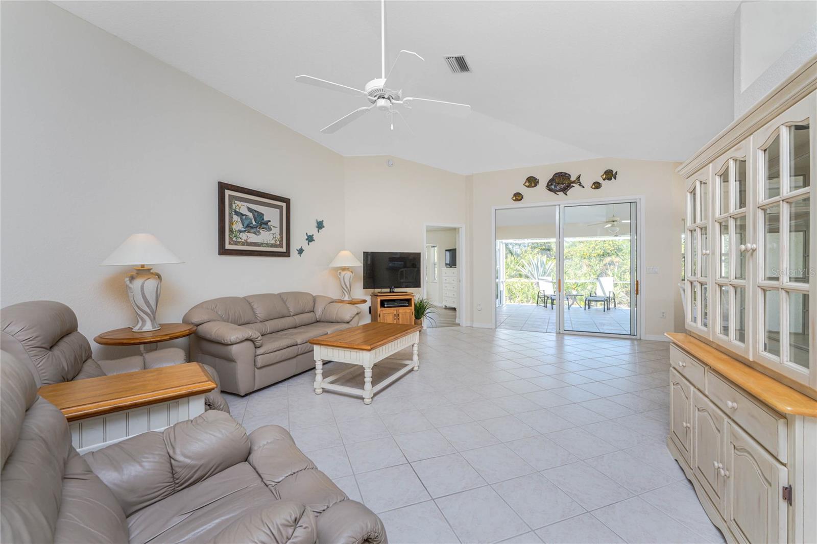 Image 5 of 62 For 8460 Gateway Court