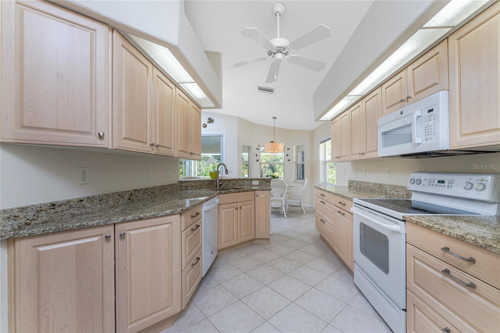 Image 6 of 62 For 8460 Gateway Court