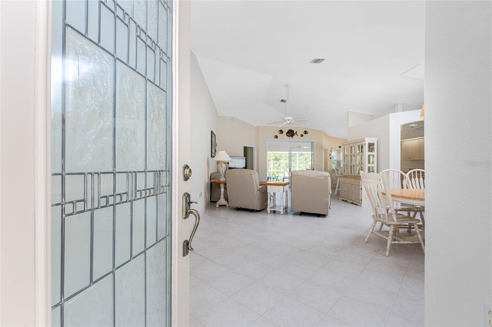 Image 9 of 62 For 8460 Gateway Court