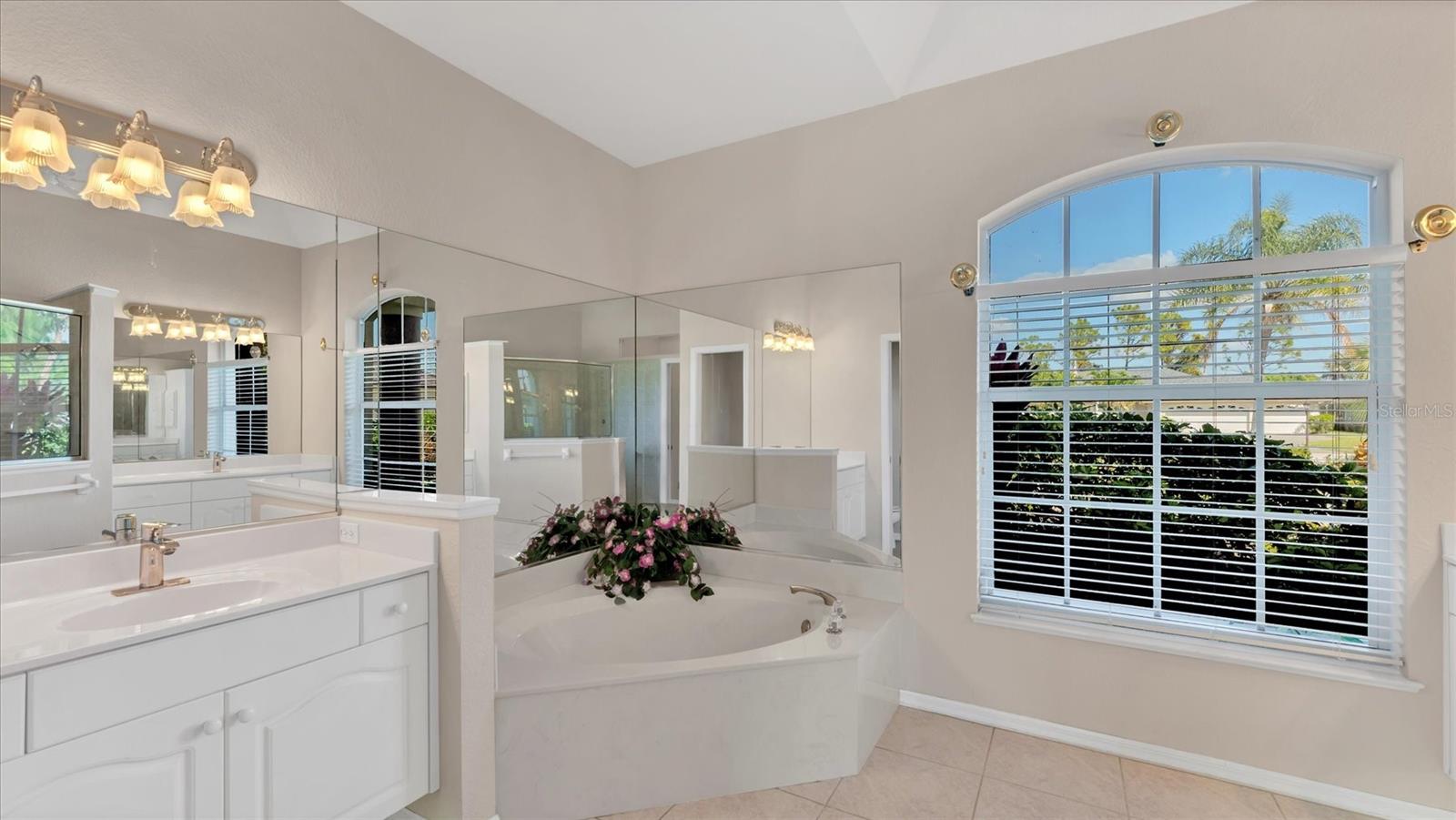 Image 27 of 67 For 646 Boundary Boulevard