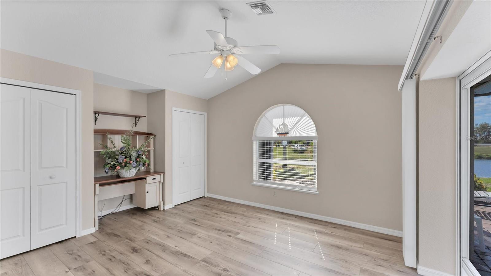 Image 32 of 67 For 646 Boundary Boulevard