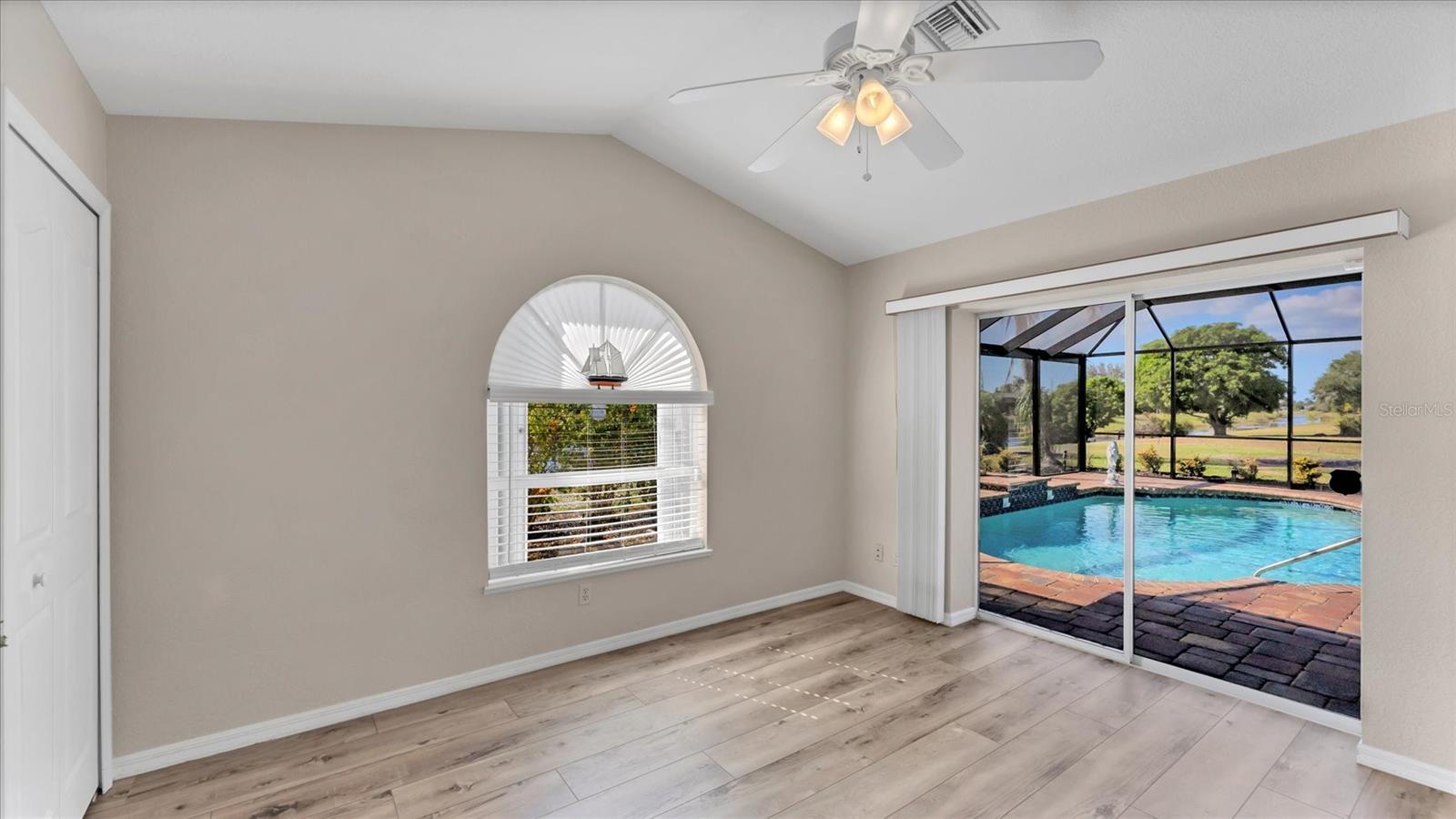 Image 33 of 67 For 646 Boundary Boulevard