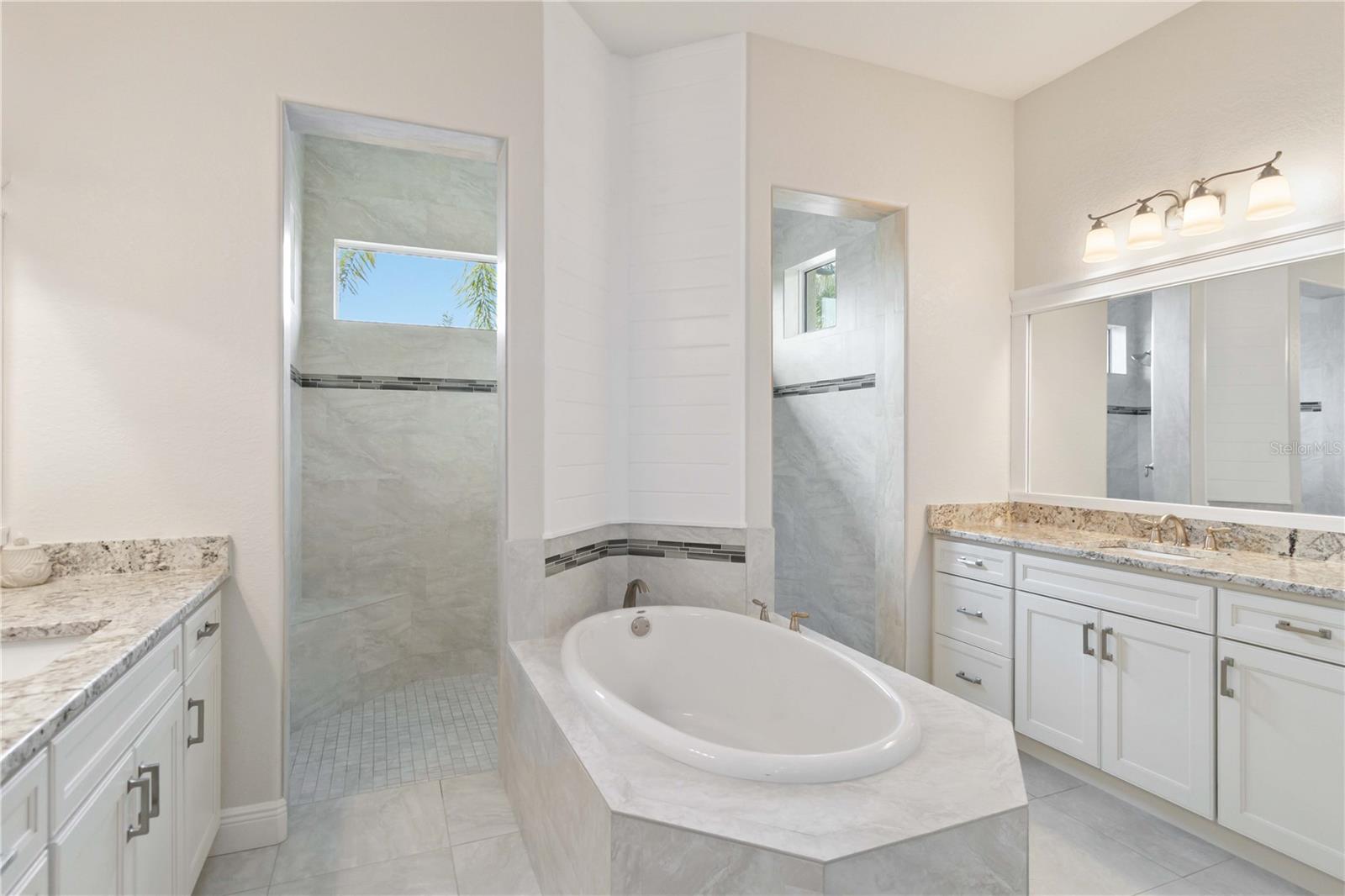 Image 18 of 52 For 15762 Viscount Circle