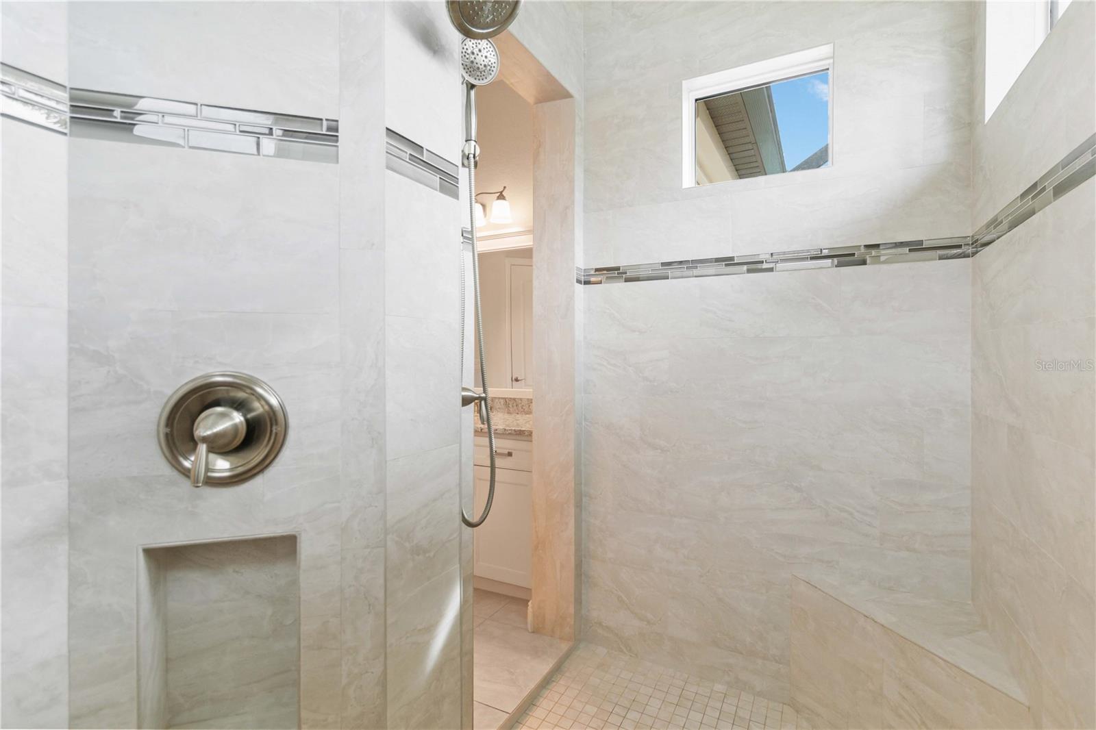 Image 19 of 52 For 15762 Viscount Circle