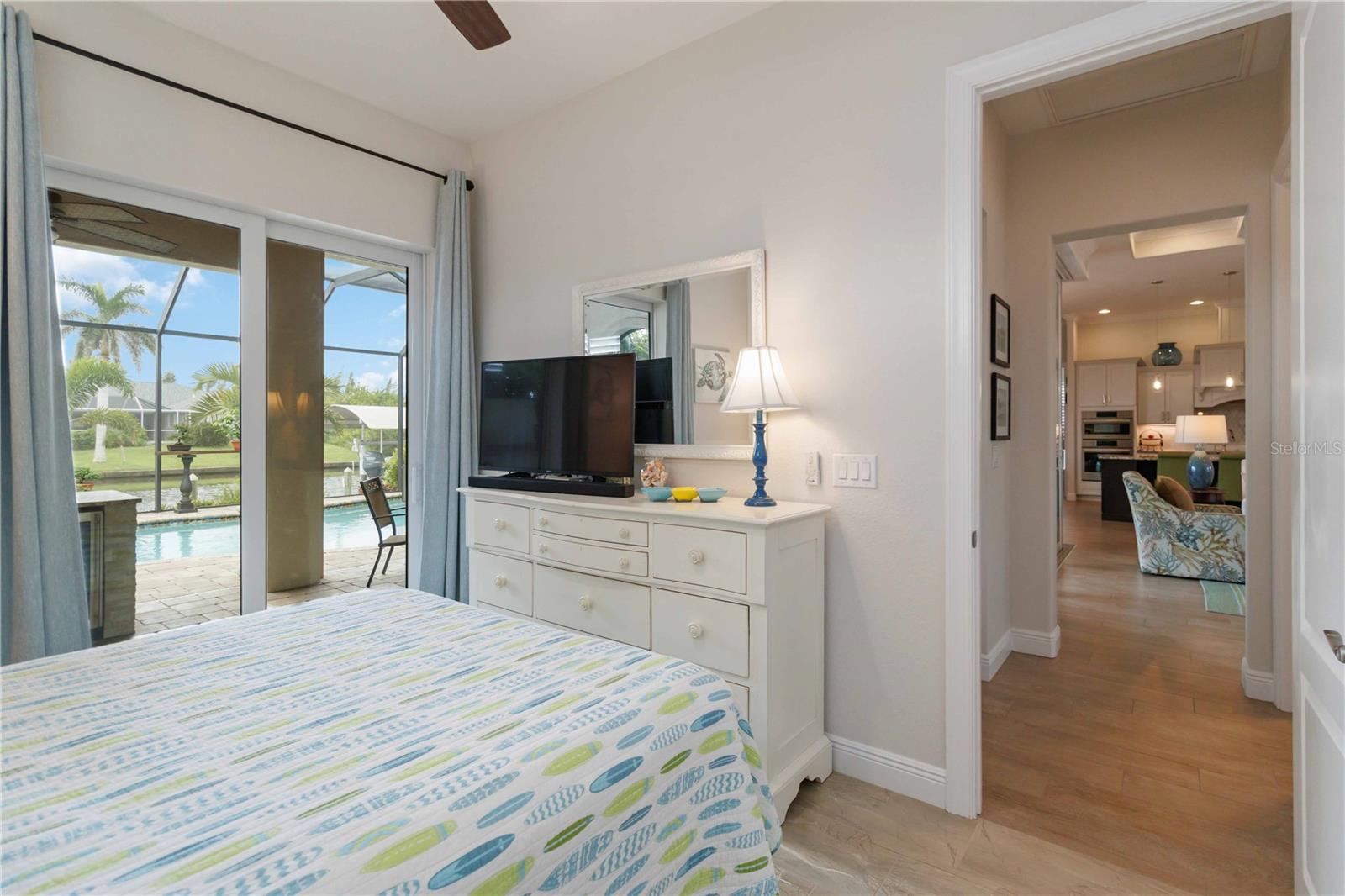 Image 23 of 52 For 15762 Viscount Circle