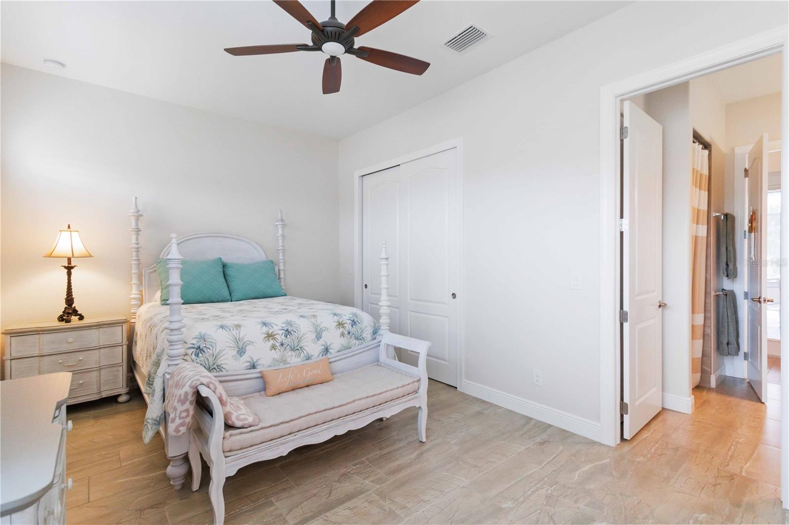 Image 26 of 52 For 15762 Viscount Circle