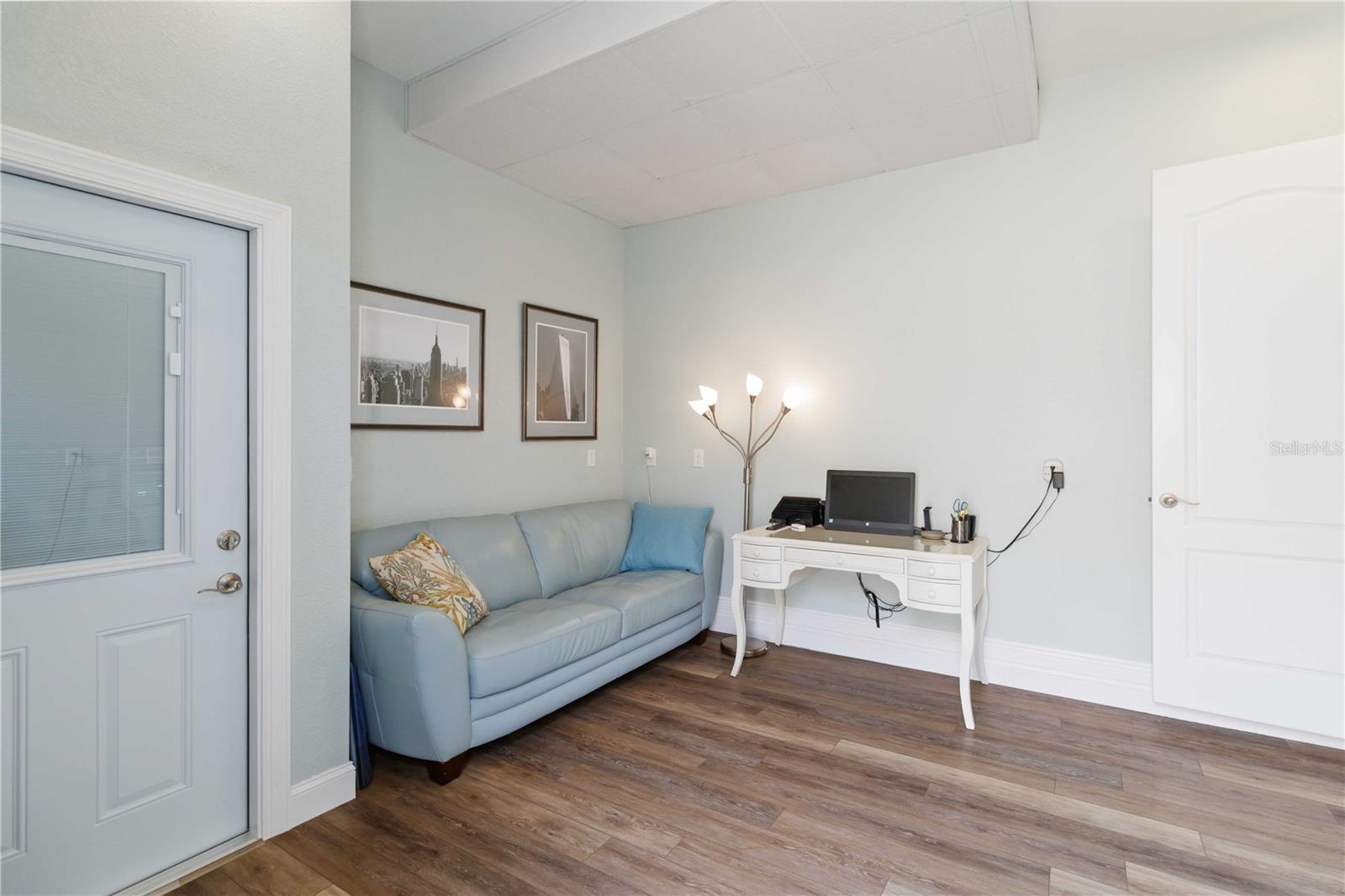 Image 31 of 52 For 15762 Viscount Circle