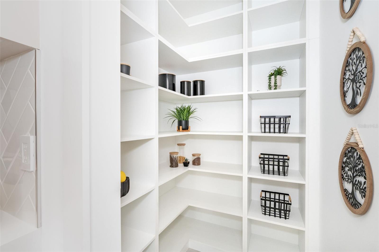 Image 21 of 55 For 11042 Carnegie Avenue