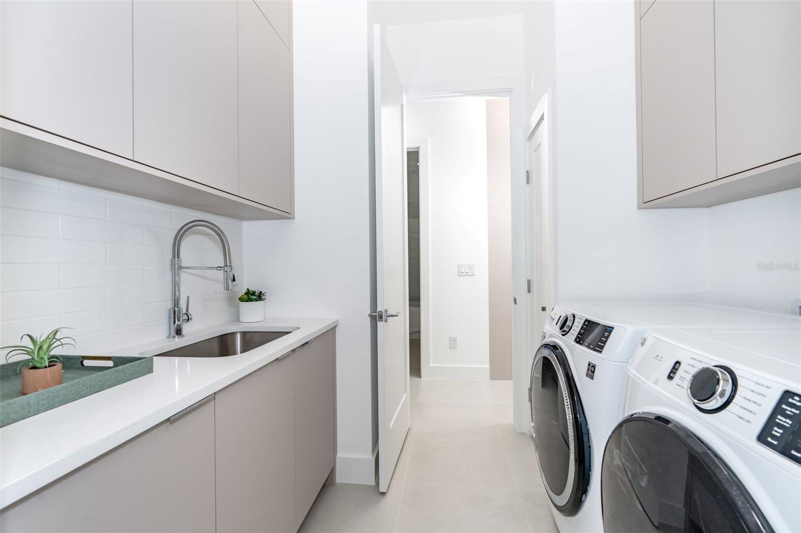 Image 47 of 55 For 11042 Carnegie Avenue