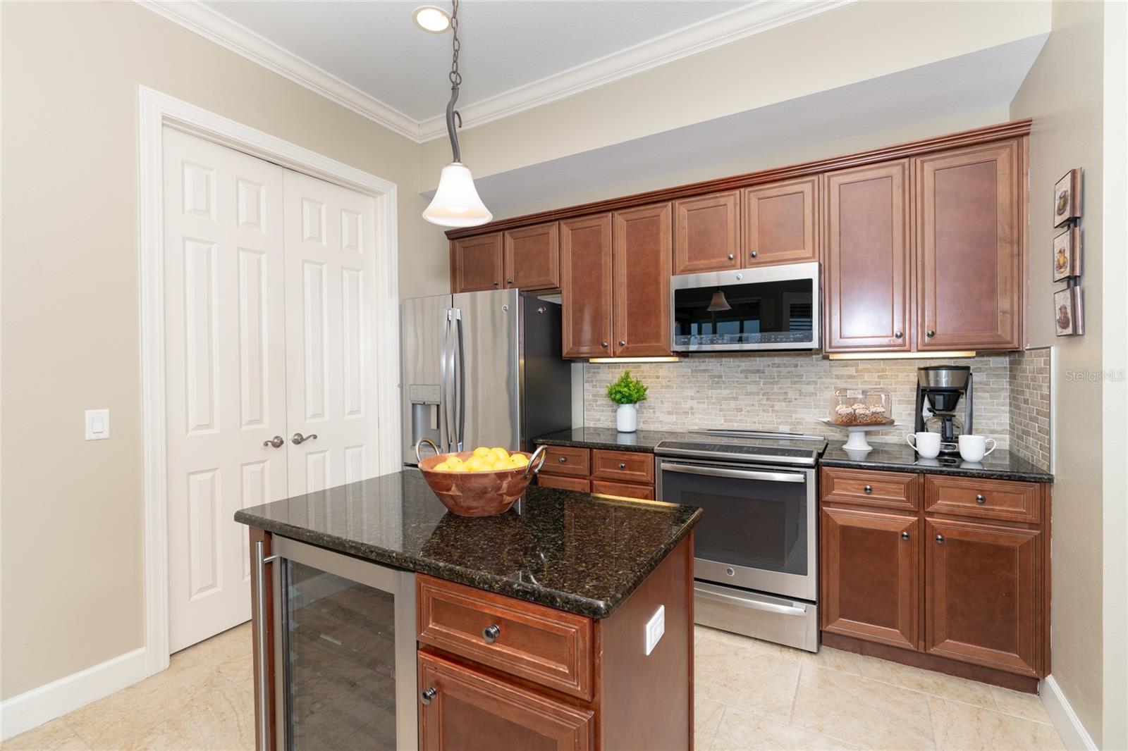 Image 12 of 45 For 10501 Amberjack Way 402