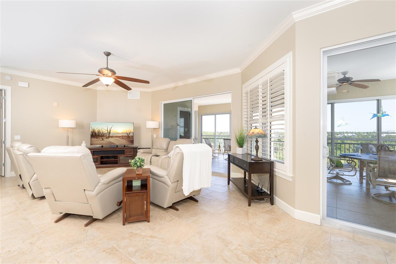 Image 17 of 45 For 10501 Amberjack Way 402