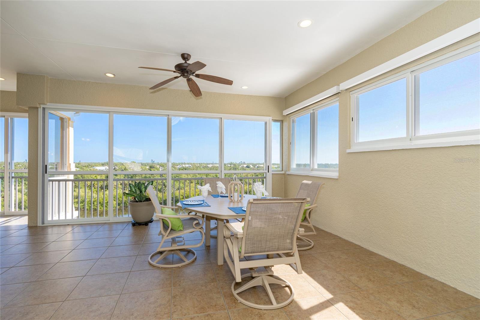 Image 19 of 45 For 10501 Amberjack Way 402