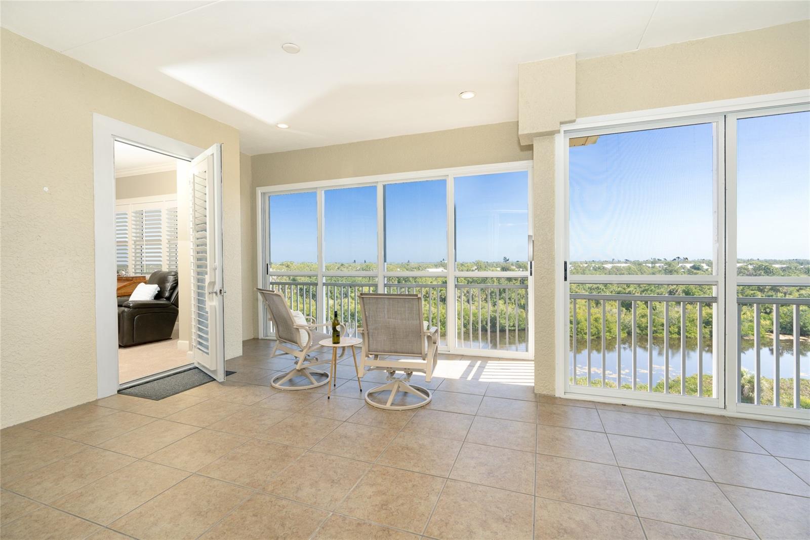 Image 22 of 45 For 10501 Amberjack Way 402