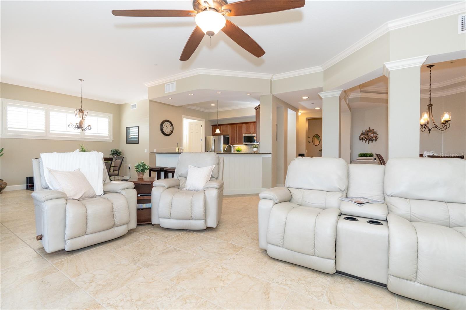 Image 4 of 45 For 10501 Amberjack Way 402