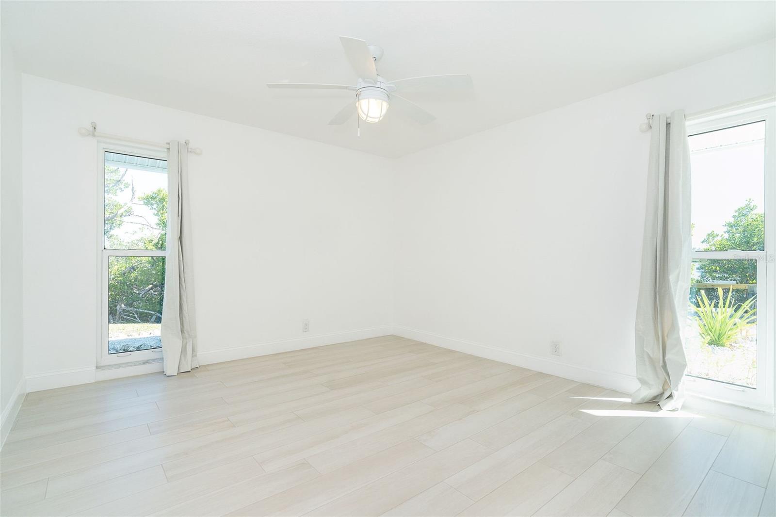 Image 37 of 72 For 13045 Via Cassia