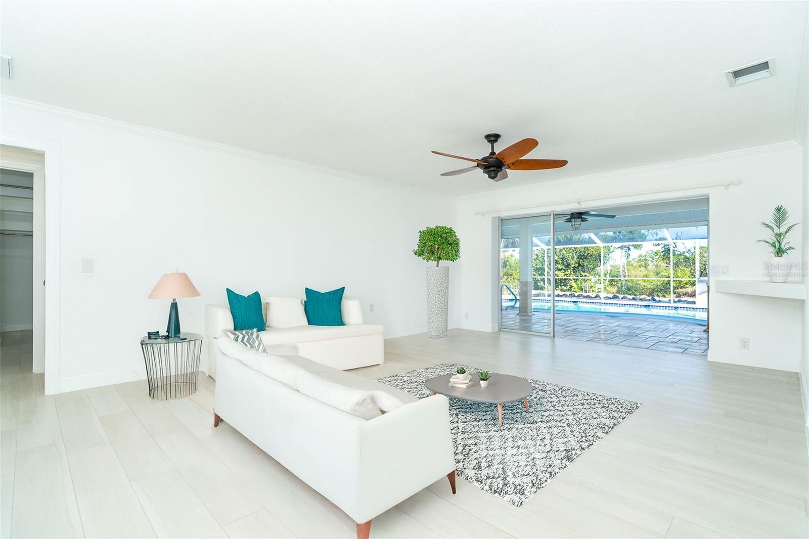 Image 6 of 72 For 13045 Via Cassia