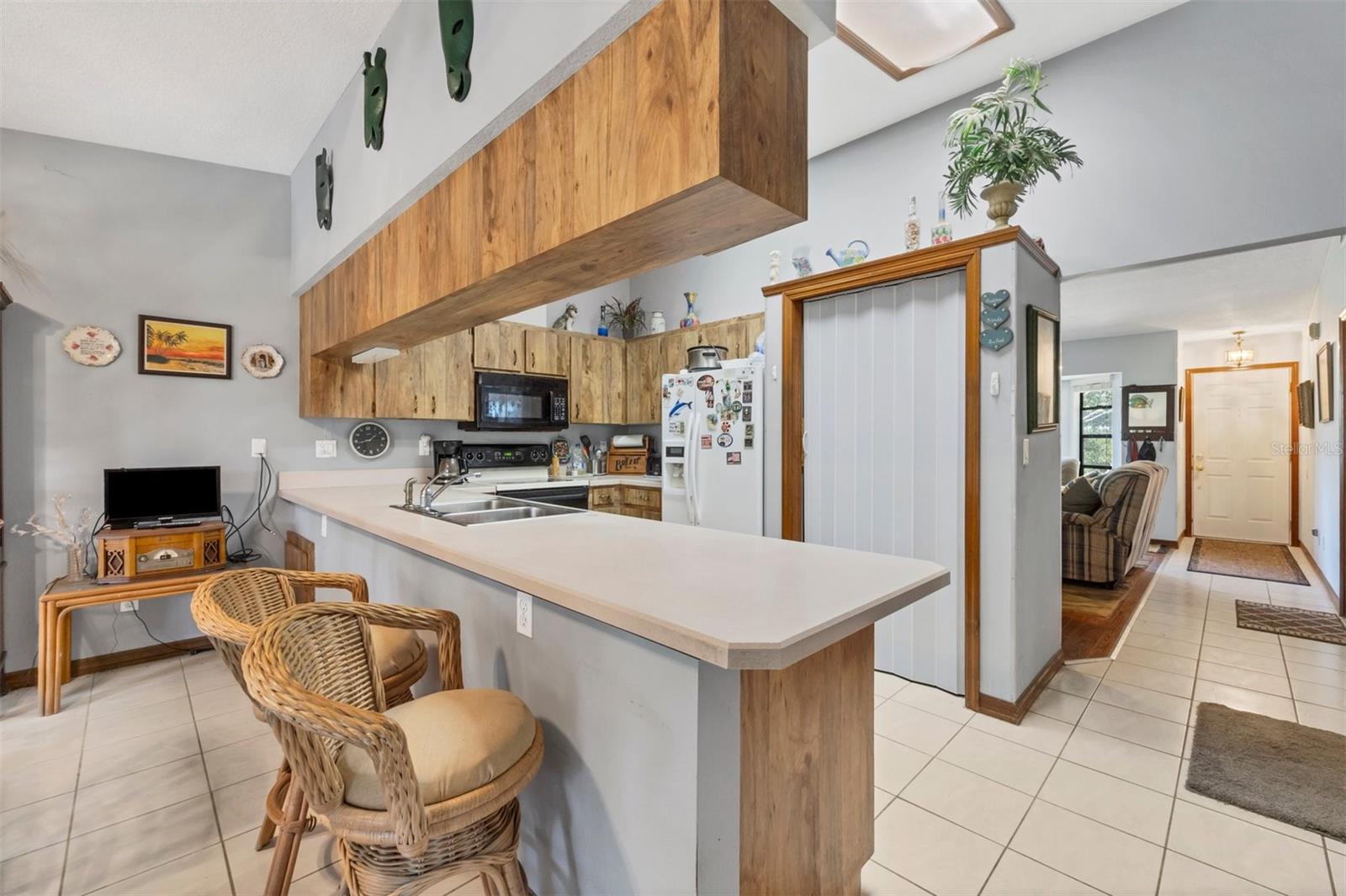 Image 10 of 35 For 521 Artists Avenue