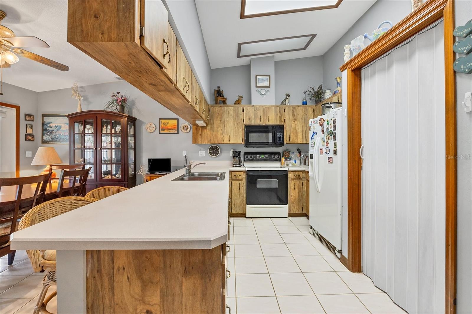 Image 12 of 35 For 521 Artists Avenue