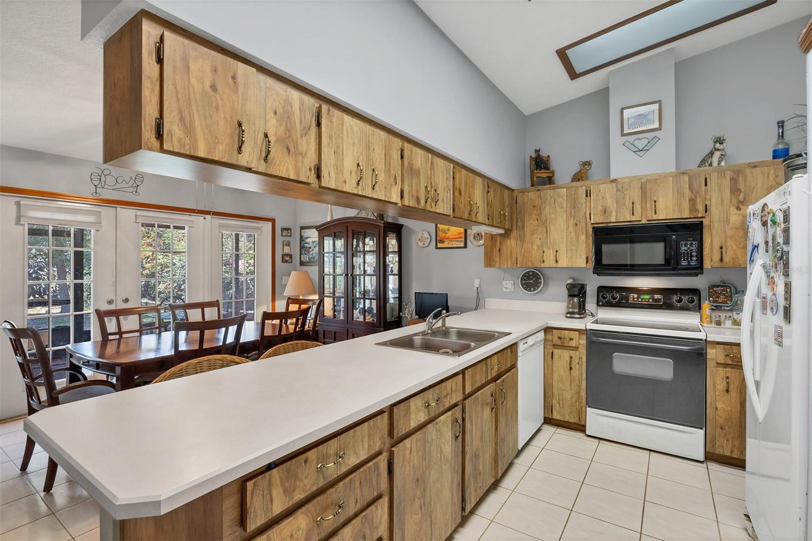 Image 13 of 35 For 521 Artists Avenue