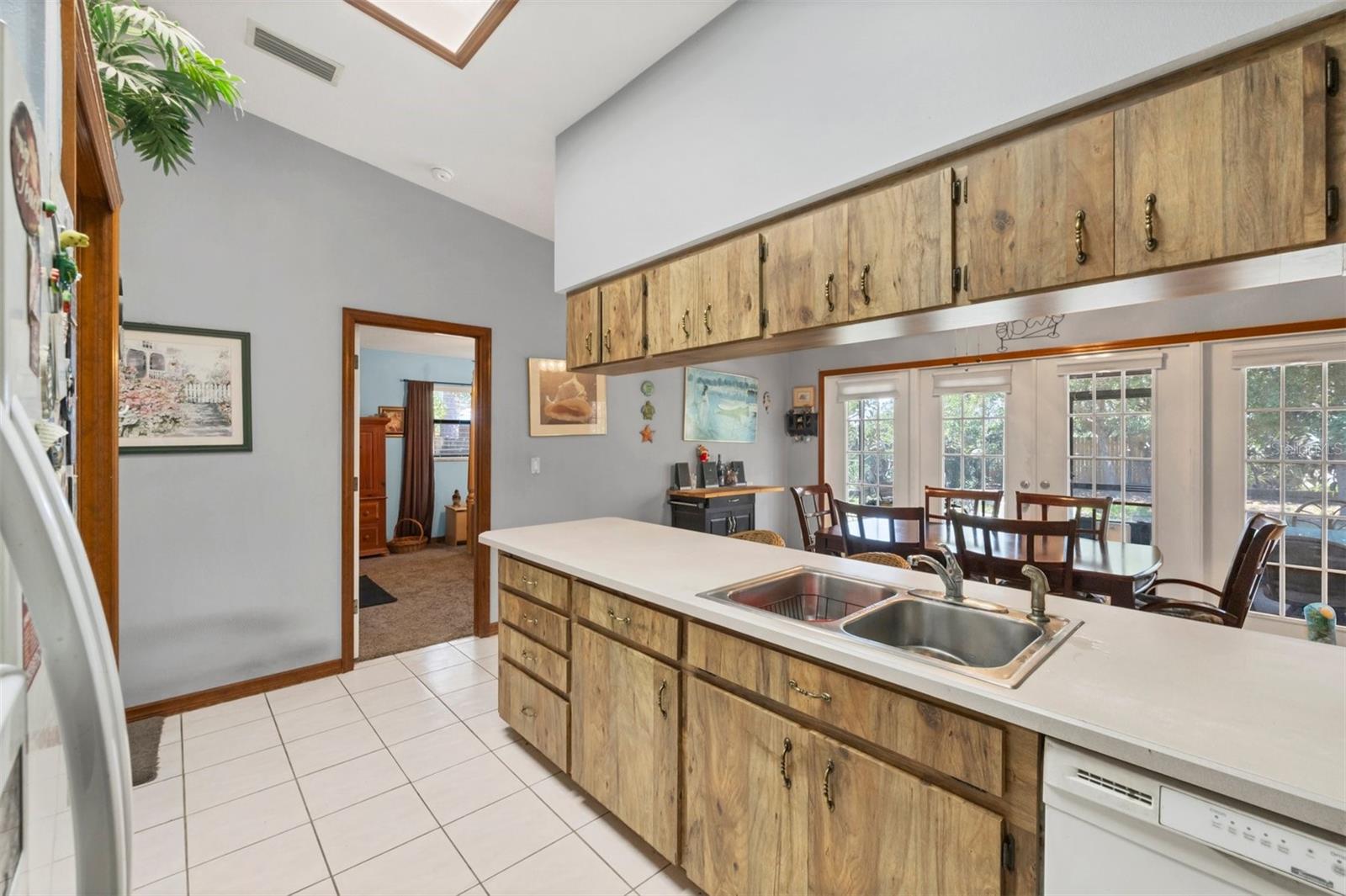 Image 14 of 35 For 521 Artists Avenue