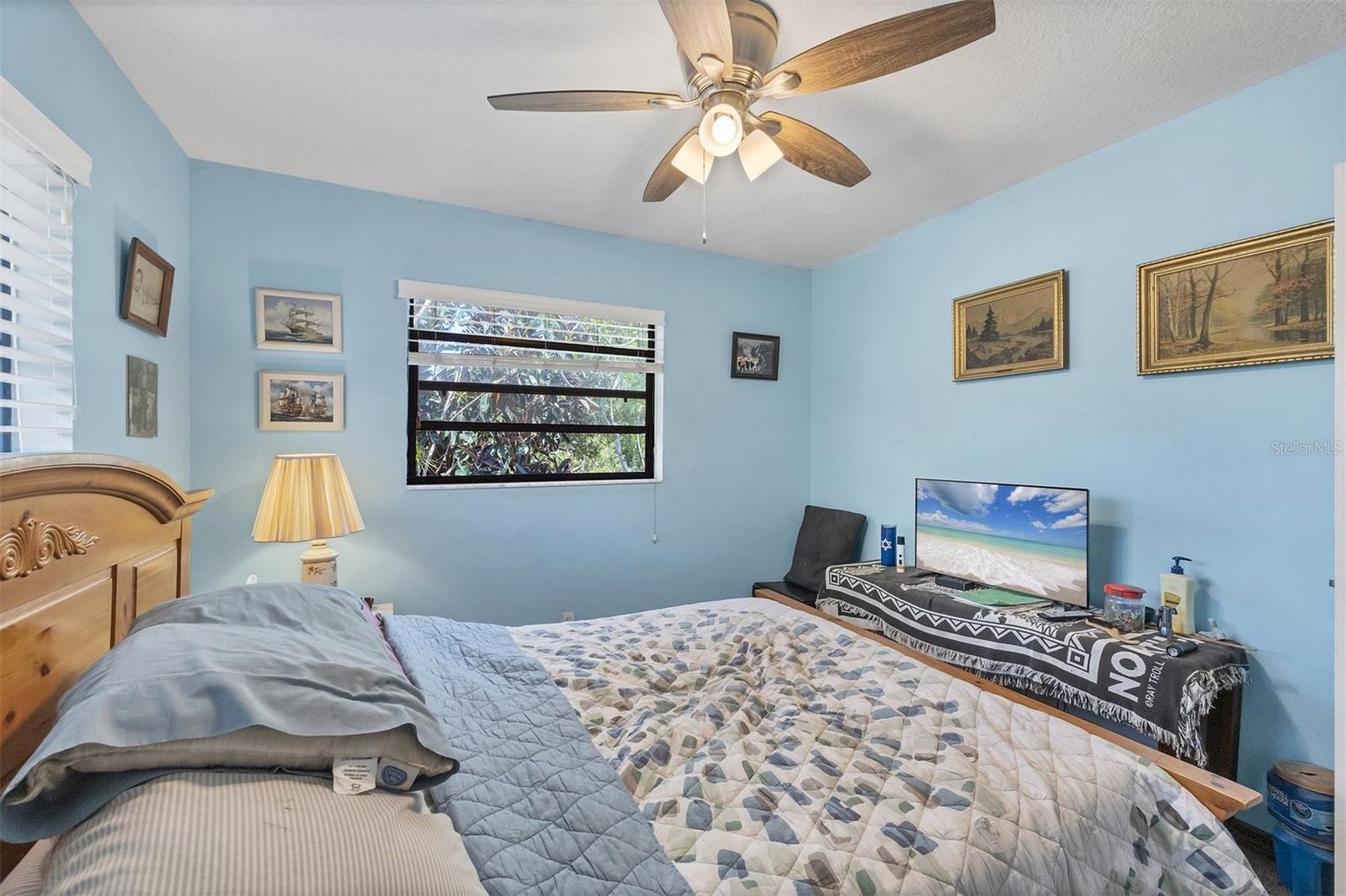 Image 18 of 35 For 521 Artists Avenue