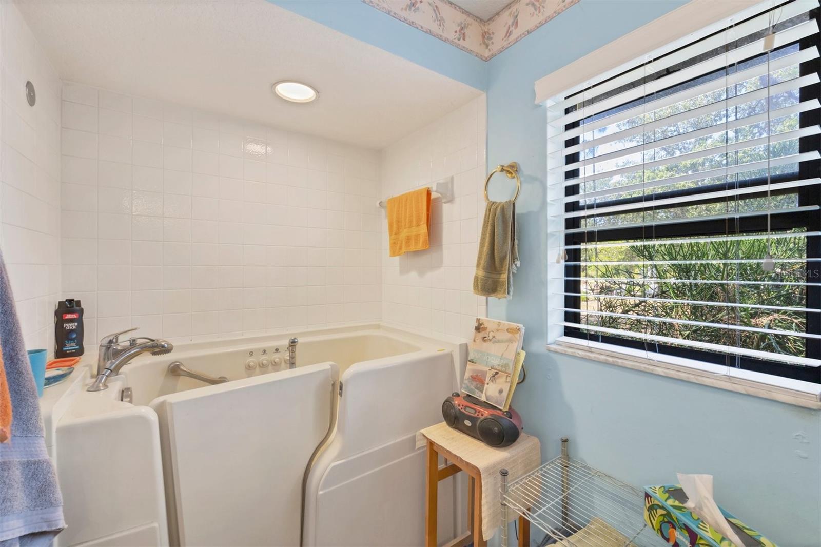 Image 20 of 35 For 521 Artists Avenue